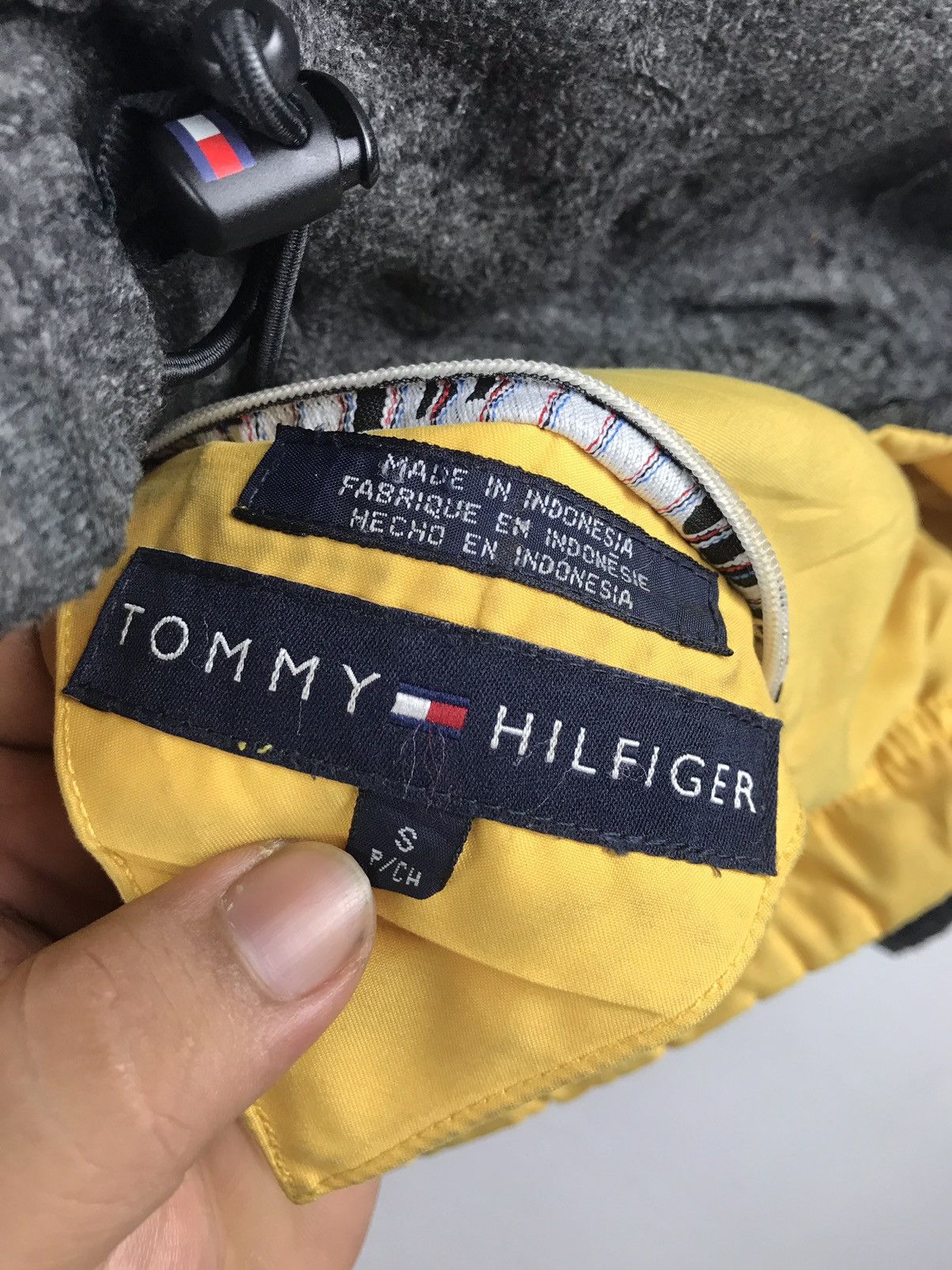 Tommy Hilfiger Vintage Tommy Hilfiger colourful reversible jacket Size US S / EU 44-46 / 1 - 12 Thumbnail