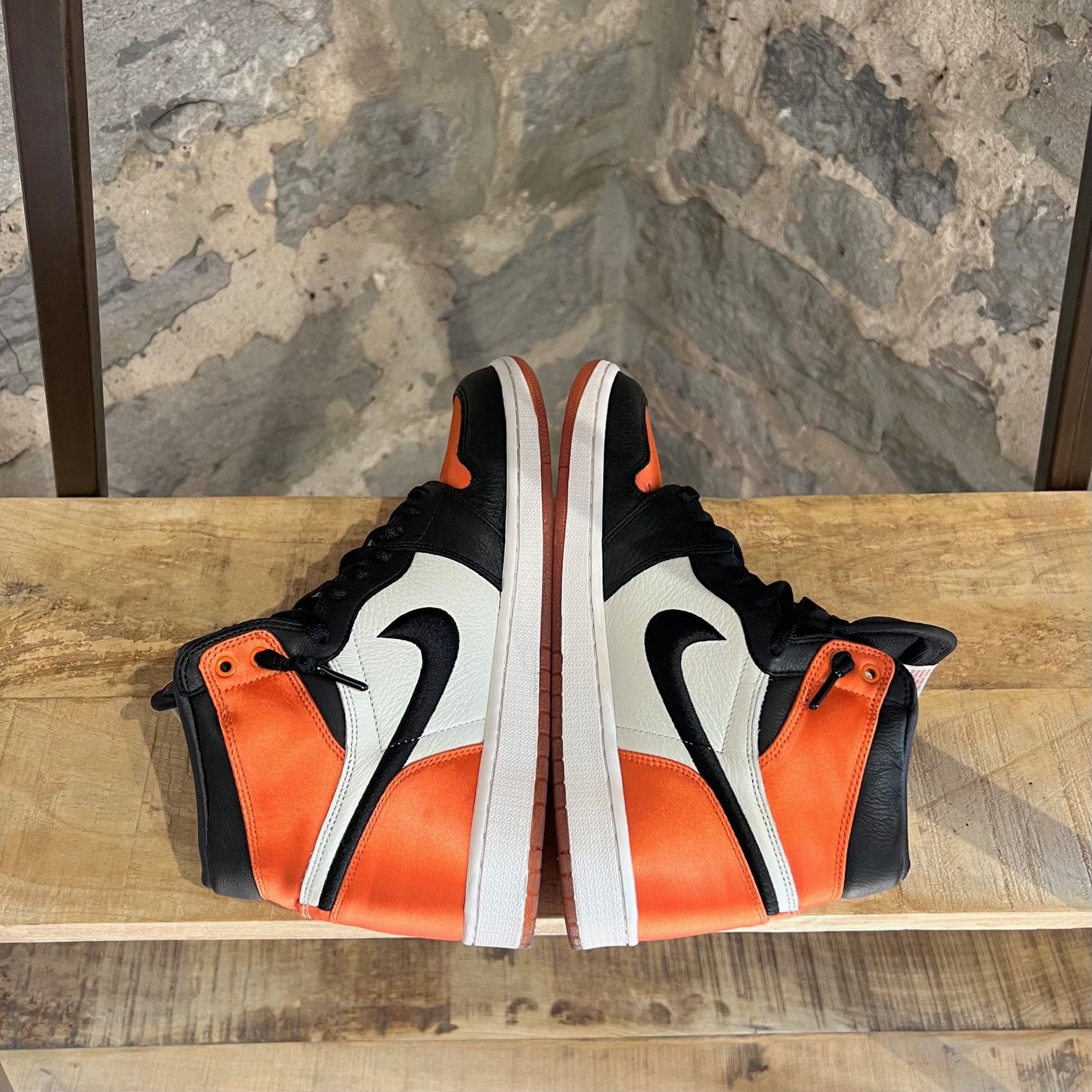 Nike Nike Wmns Air Jordan 1 Retro High Satin Shattered Sneakers Size US 10.5 / IT 40.5 - 6 Thumbnail