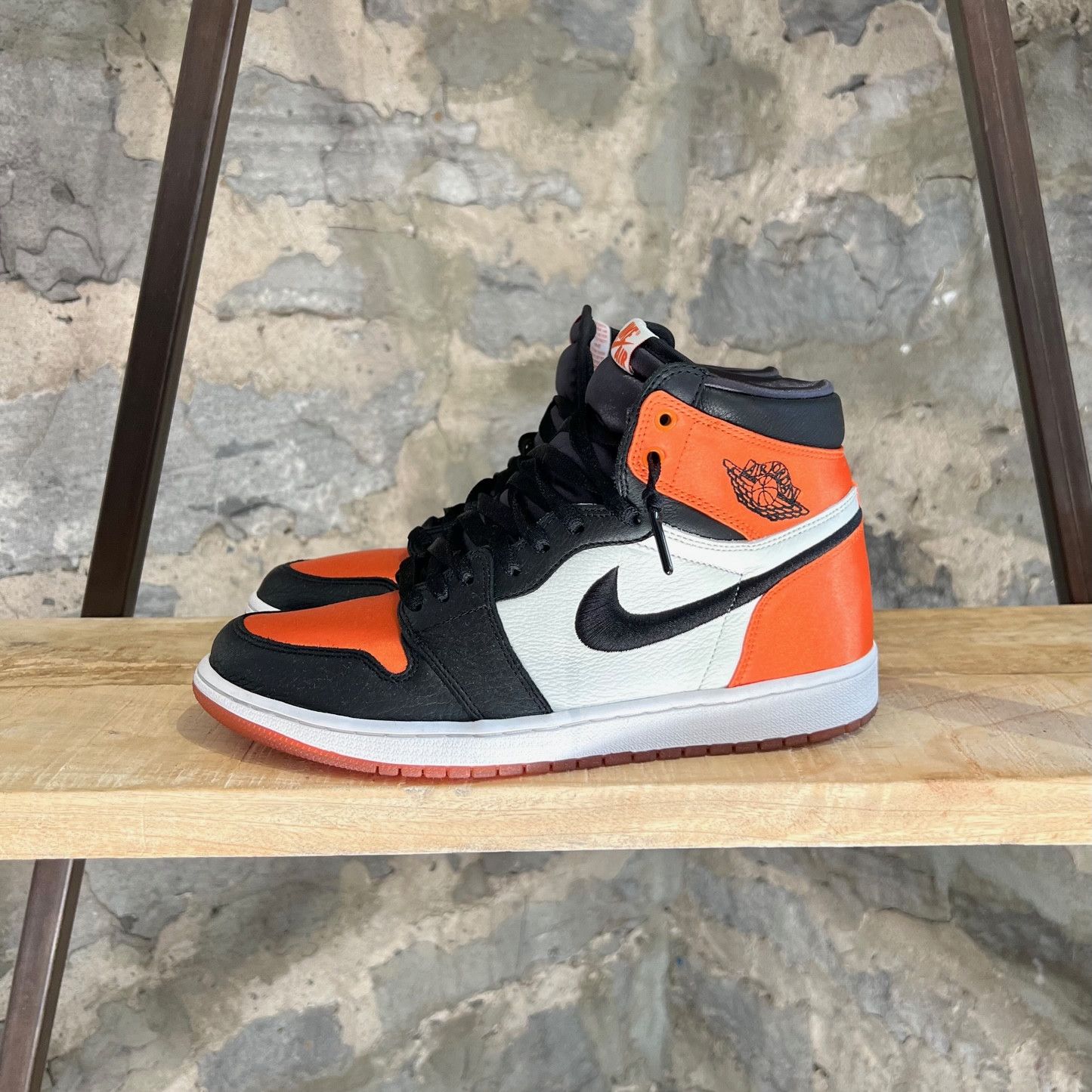 Nike Nike Wmns Air Jordan 1 Retro High Satin Shattered Sneakers Size US 10.5 / IT 40.5 - 2 Thumbnail