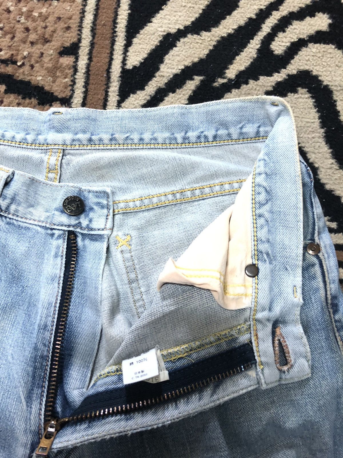 Lee × Salvage × Vintage VINTAGE SELVEDGE LEE RIDER LIGHT BLUE WASH DISTRESSED DENIM Size US 31 - 4 Thumbnail