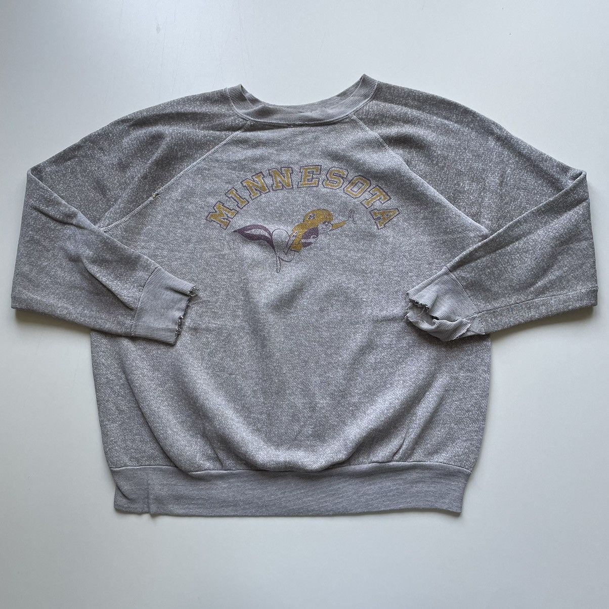 image of Made In USA x NCAA Vintage 70's 80's Minnesota Golden Gophers Raglan Crewneck in Grey (Size Medium)
