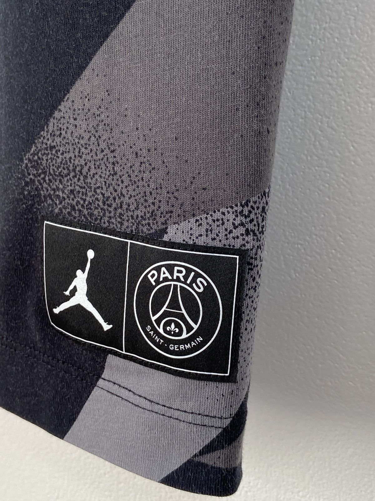 Nike Nike Air Jordan PSG Logo Shirt Size US S / EU 44-46 / 1 - 7 Thumbnail