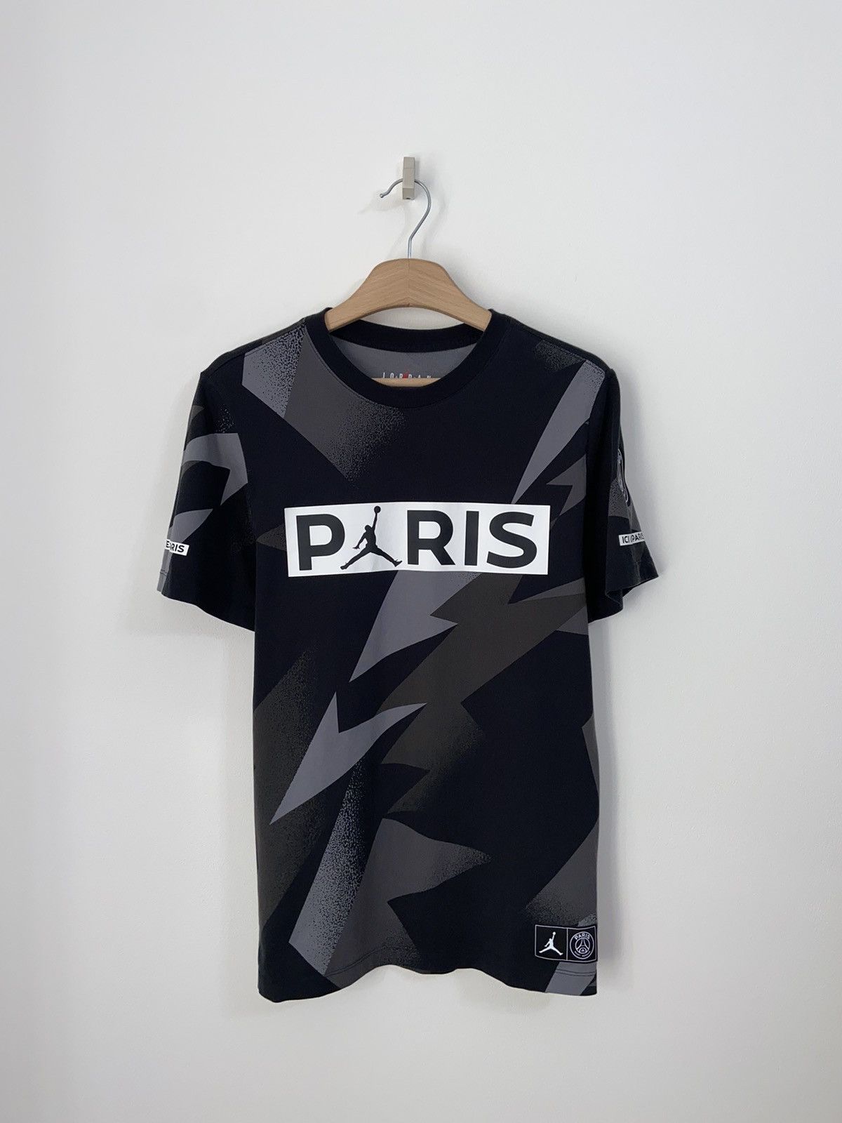 Nike Nike Air Jordan PSG Logo Shirt Size US S / EU 44-46 / 1 - 1 Thumbnail