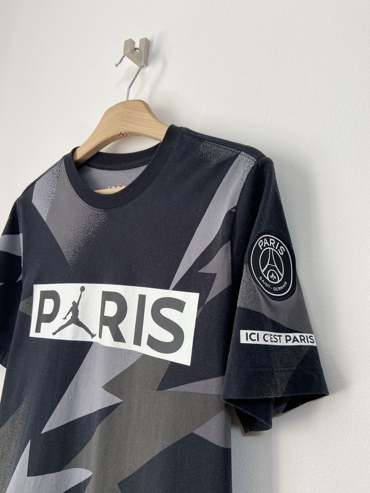 Nike Nike Air Jordan PSG Logo Shirt Size US S / EU 44-46 / 1 - 4 Thumbnail