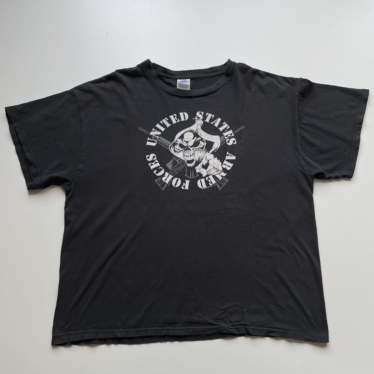 Vintage Vintage 2000s US Armed Forces Skull USA Graphic T Shirt Size US L / EU 52-54 / 3 - 1 Thumbnail