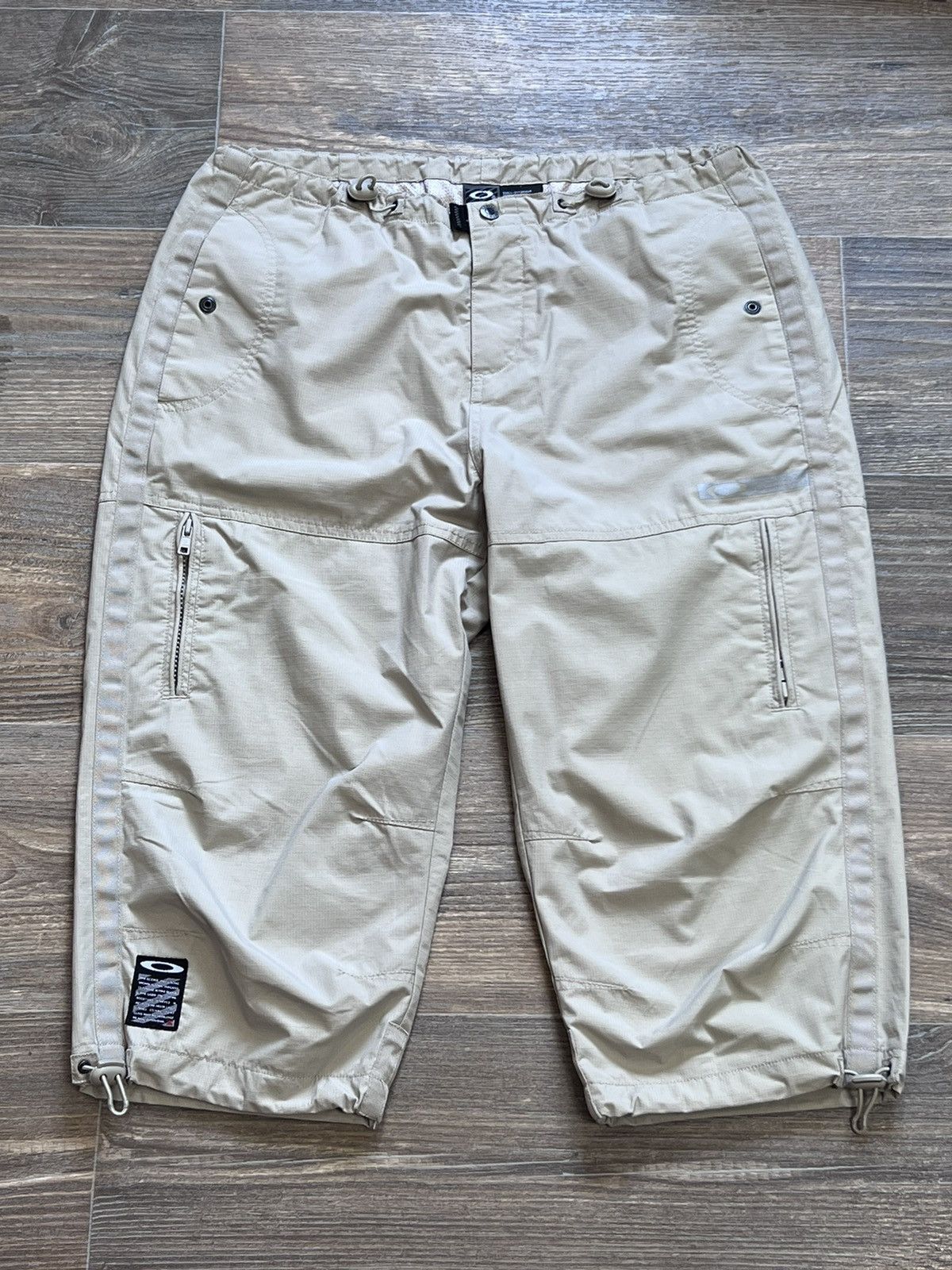 Oakley Vintage Oakley multi pocket beige cargo breeches shorts Size US 32 / EU 48 - 1 Thumbnail