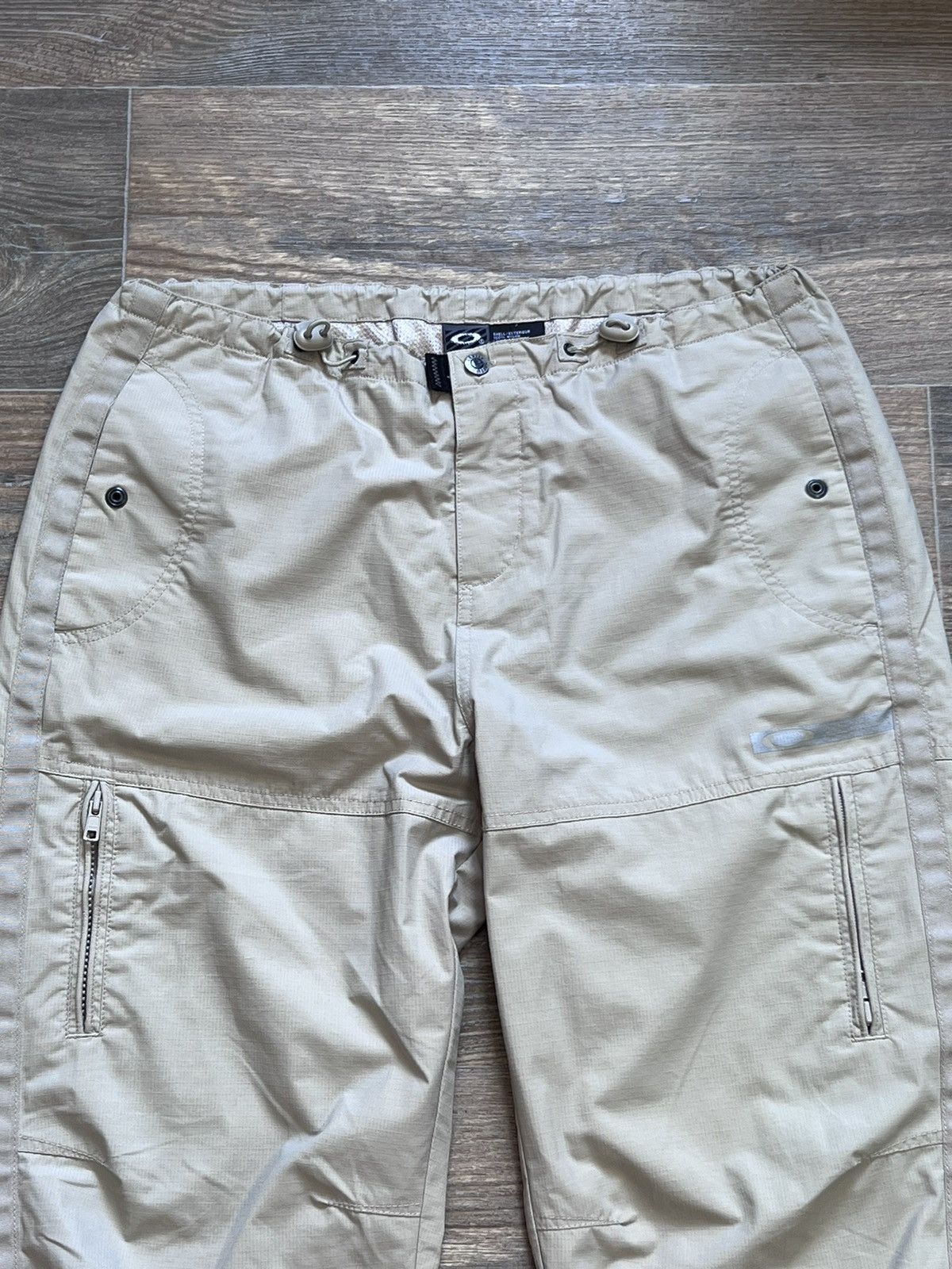 Oakley Vintage Oakley multi pocket beige cargo breeches shorts Size US 32 / EU 48 - 2 Thumbnail