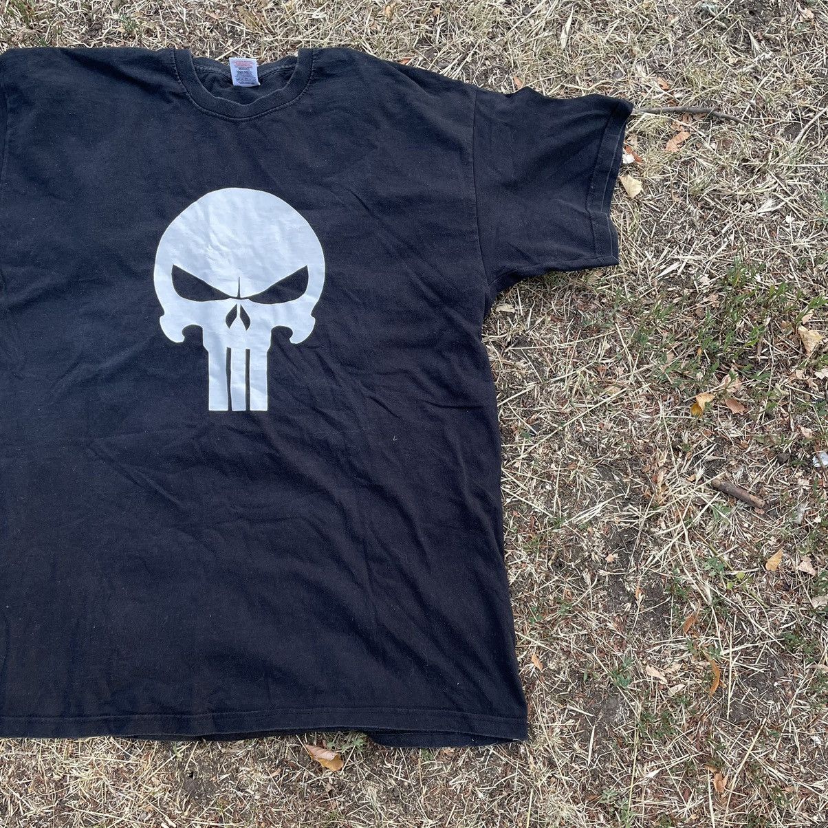 Vintage Vintage 90s Punisher Skull Graphic Tee Black Streetwear XL Size US XL / EU 56 / 4 - 2 Thumbnail