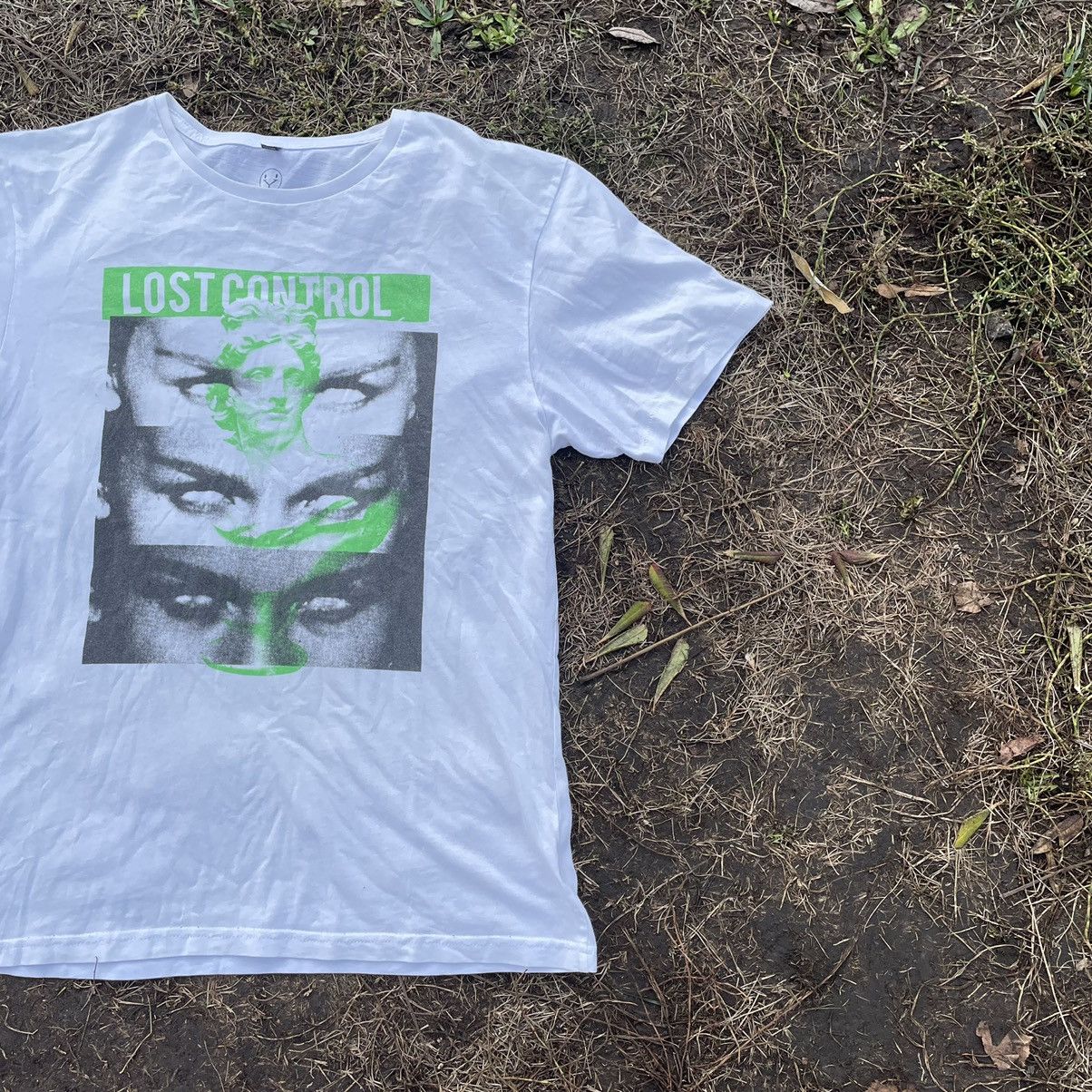 Vintage Y2K Lost Control Graphic Tee Sun Faded Horror Streetwear M Size US M / EU 48-50 / 2 - 2 Thumbnail