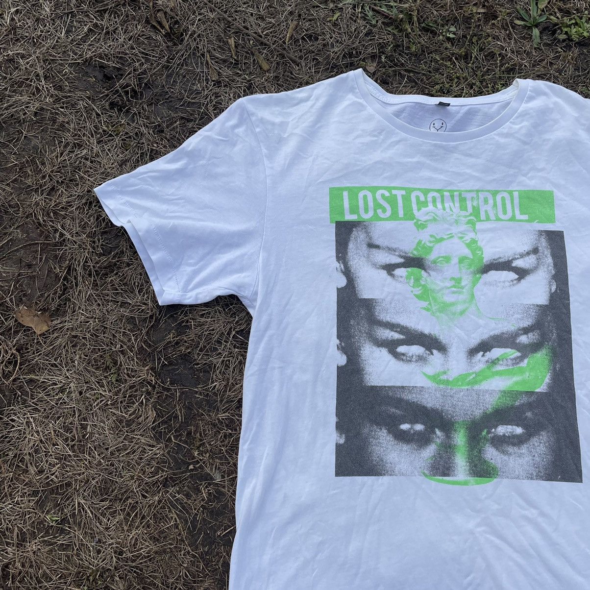 Vintage Y2K Lost Control Graphic Tee Sun Faded Horror Streetwear M Size US M / EU 48-50 / 2 - 3 Thumbnail