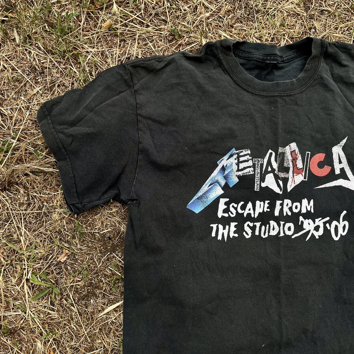 Vintage Vintage 90s Metallica Sun Faded Graphic Tee Grunge Black L Size US L / EU 52-54 / 3 - 2 Thumbnail