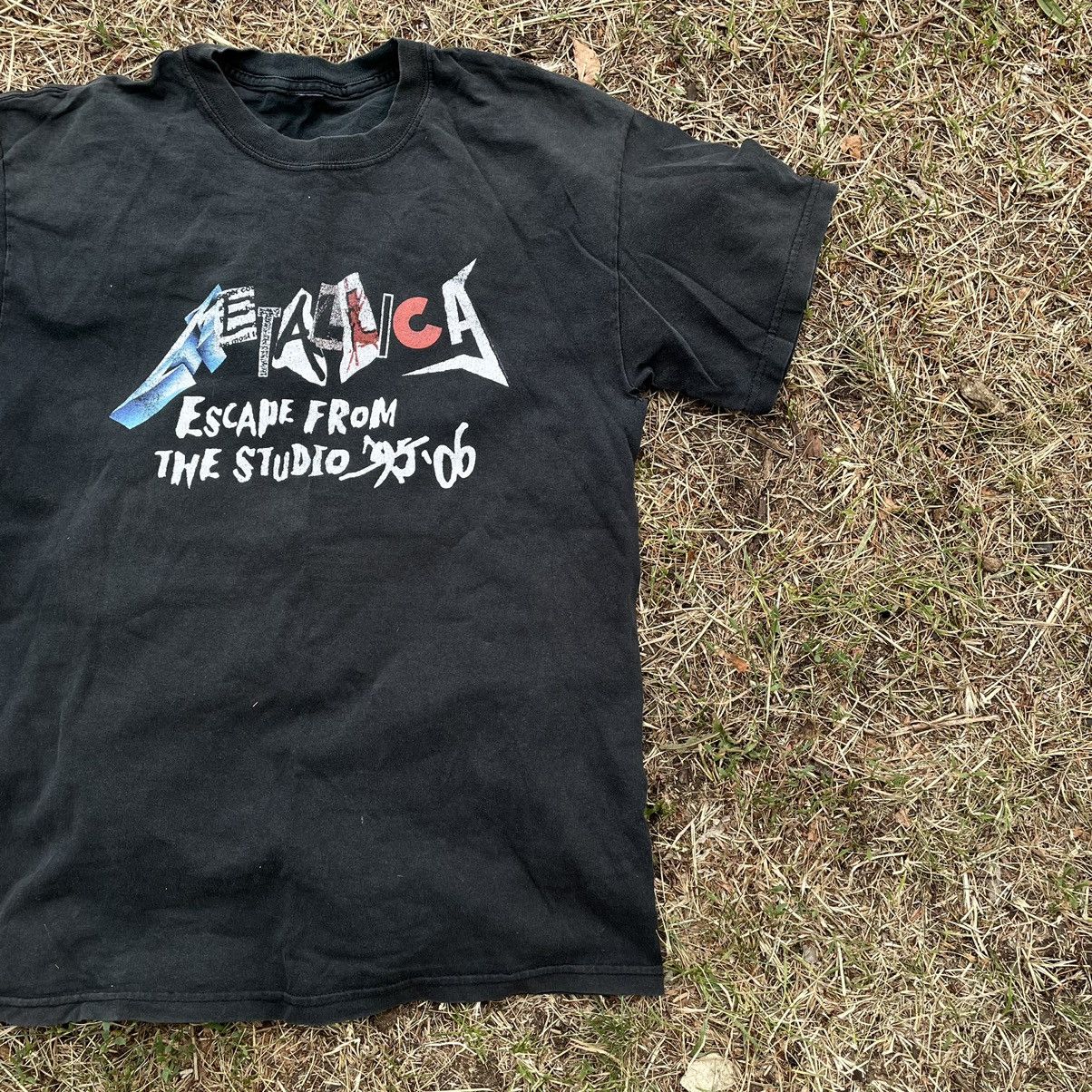 Vintage Vintage 90s Metallica Sun Faded Graphic Tee Grunge Black L Size US L / EU 52-54 / 3 - 3 Thumbnail