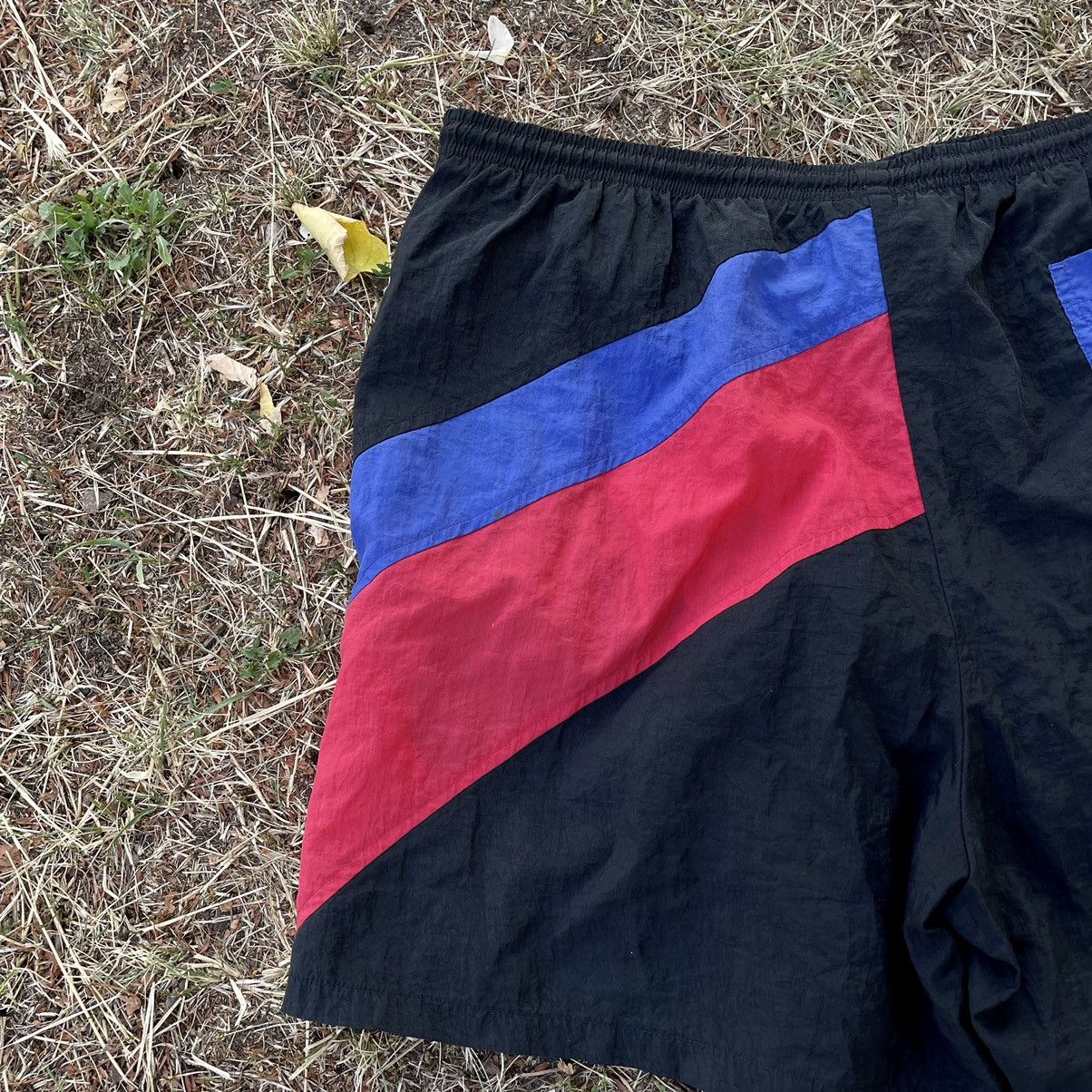 Vintage Vintage 90s Nike Baggy Shorts Swoosh Streetwear Washed 35 Size US 35 - 6 Thumbnail