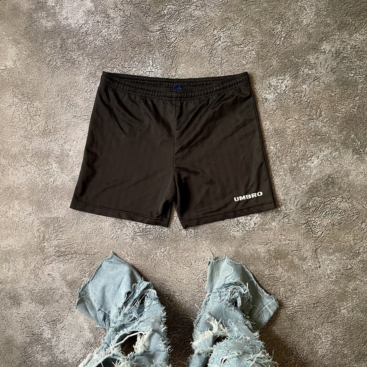 Vintage Vintage Y2K Umbro Black Nylon Shorts Baggy Sportwear Swag 33 Size US 33 - 1 Thumbnail