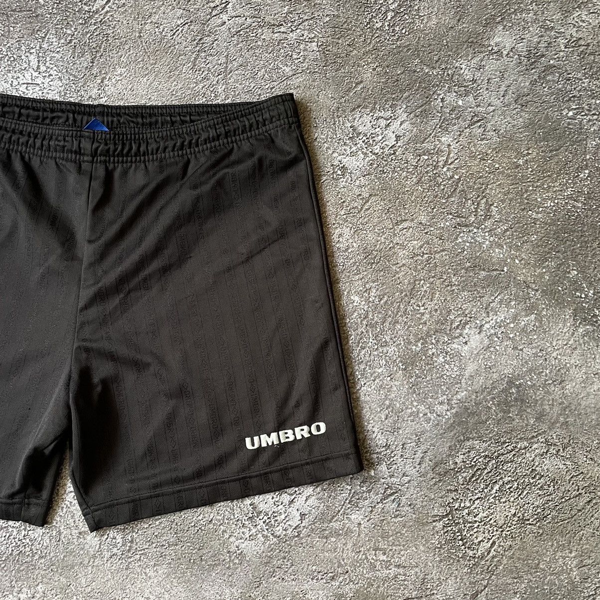 Vintage Vintage Y2K Umbro Black Nylon Shorts Baggy Sportwear Swag 33 Size US 33 - 3 Thumbnail