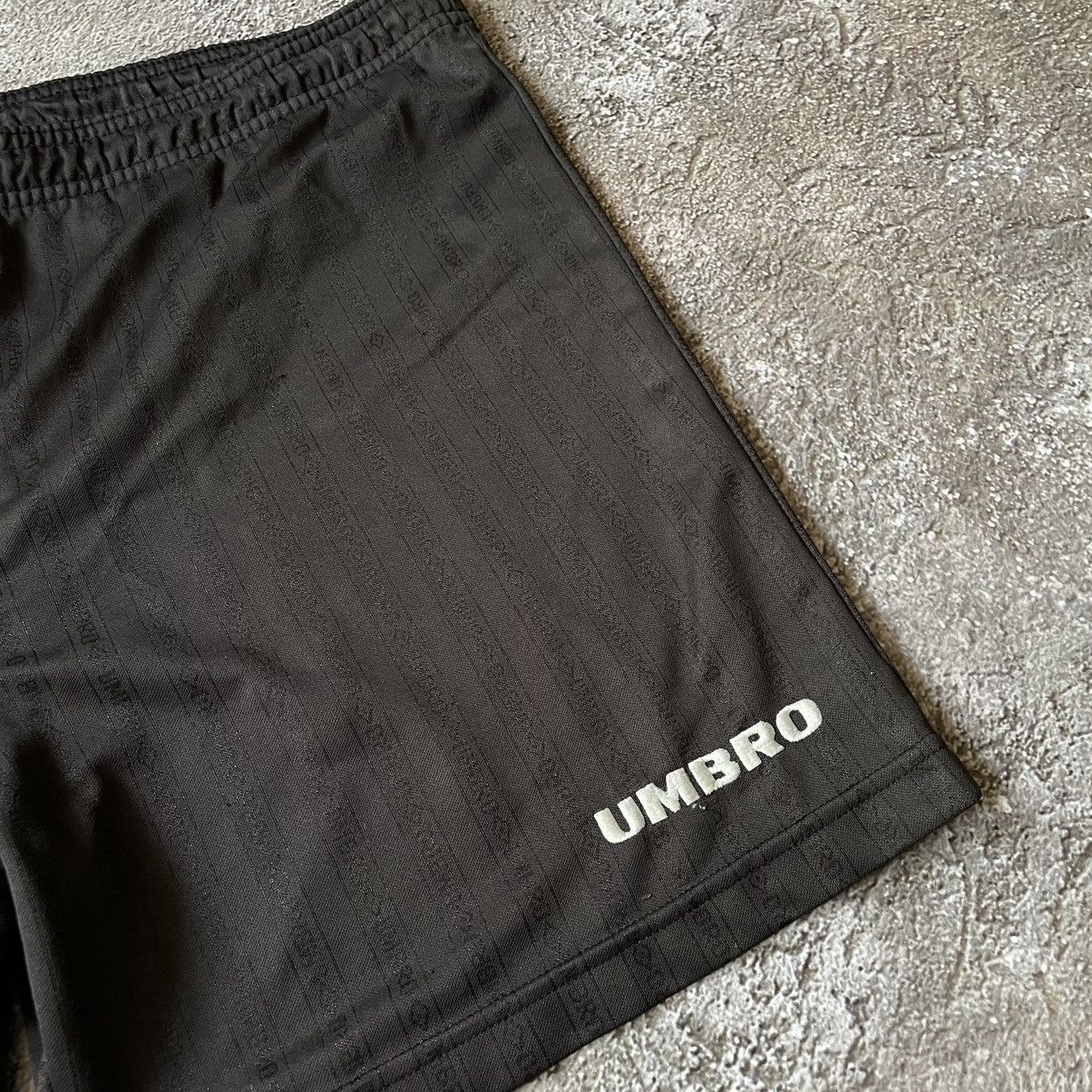 Vintage Vintage Y2K Umbro Black Nylon Shorts Baggy Sportwear Swag 33 Size US 33 - 4 Thumbnail