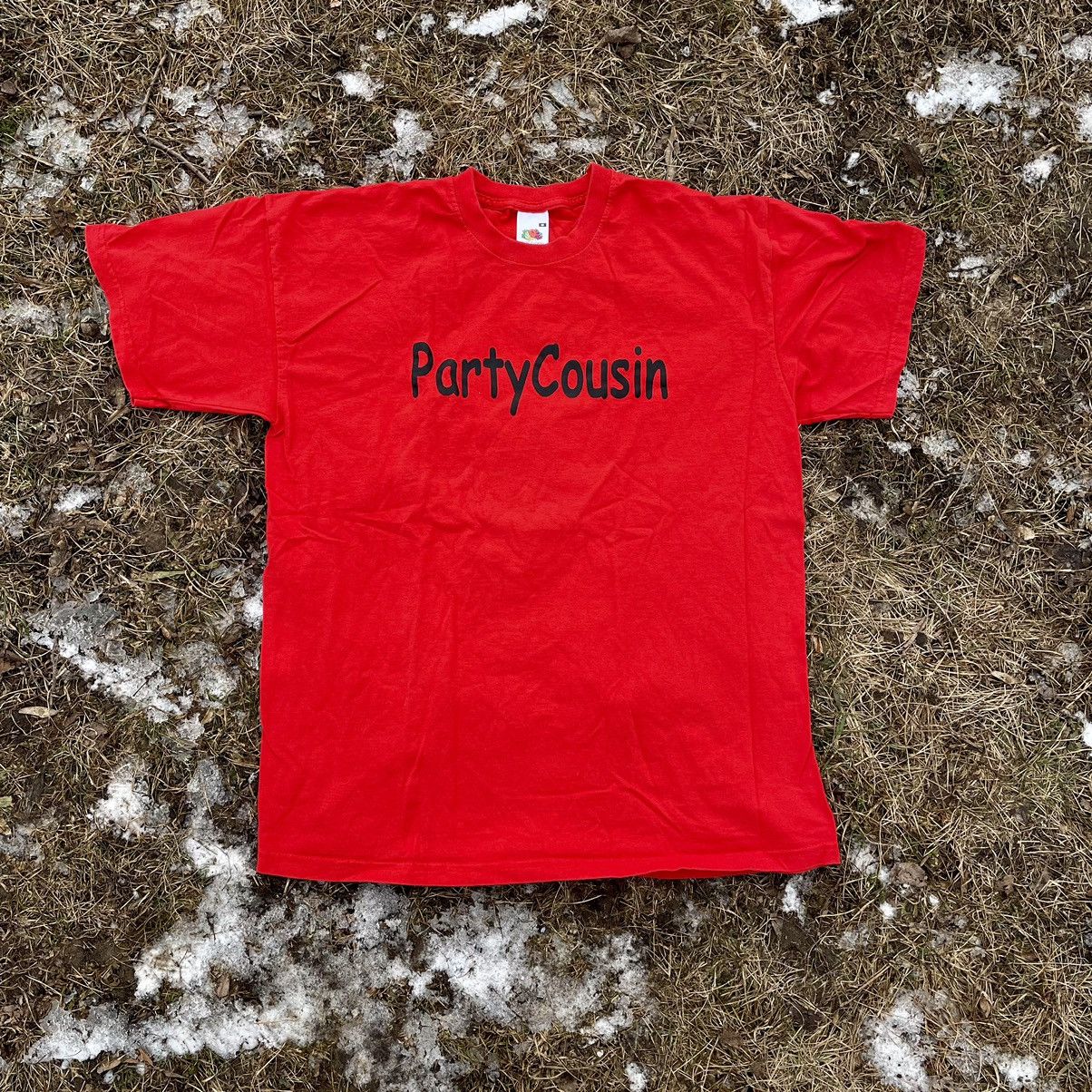 Vintage Y2K Party Cousin Graphic Tee Streetwear Deadstock Red Boxy M Size US M / EU 48-50 / 2 - 1 Thumbnail