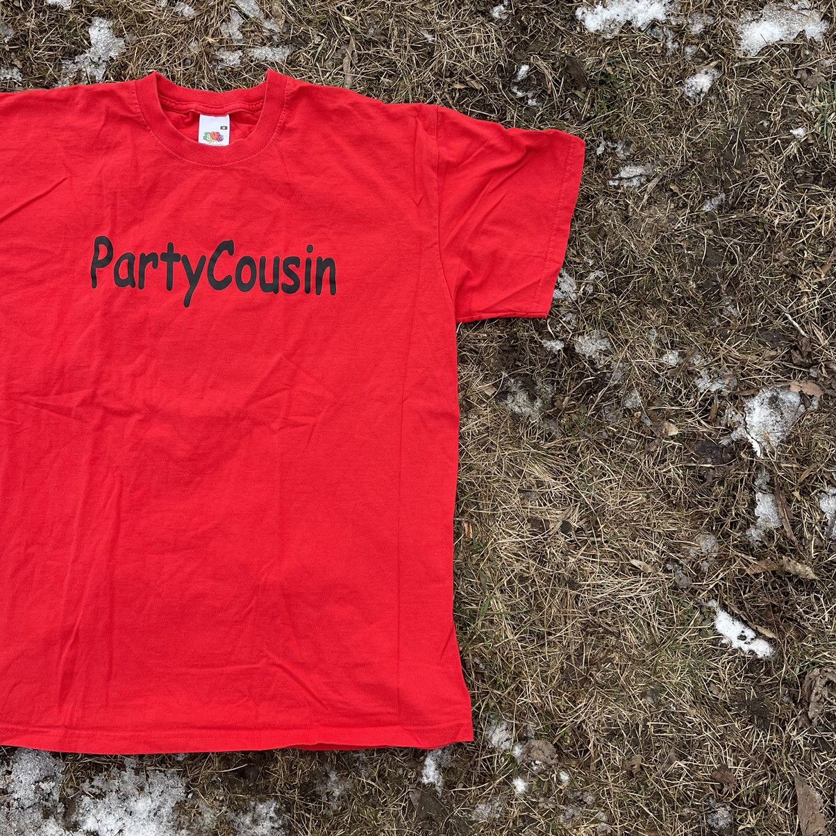 Vintage Y2K Party Cousin Graphic Tee Streetwear Deadstock Red Boxy M Size US M / EU 48-50 / 2 - 2 Thumbnail