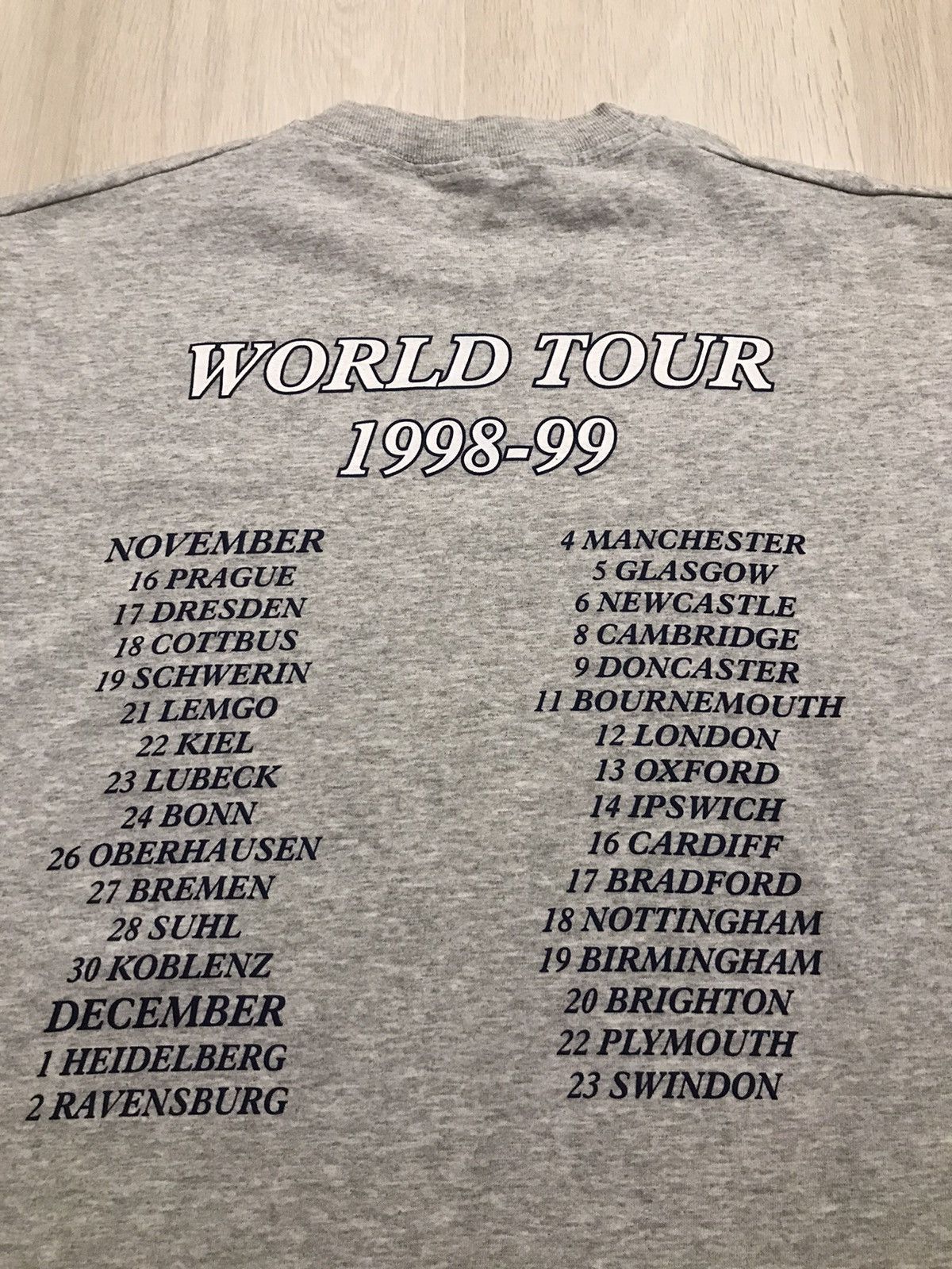 Band Tees Vintage t-shirt Status Quo World Tour 1998-99 Size US L / EU 52-54 / 3 - 6 Thumbnail