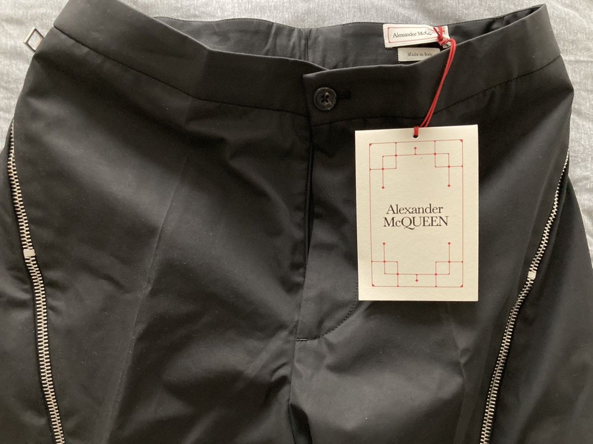 Alexander McQueen BNWT ALEXANDER MCQUEEN COTTON GABARDINE ZIP SHORTS - SS2022 Size US 32 / EU 48 - 21 Thumbnail