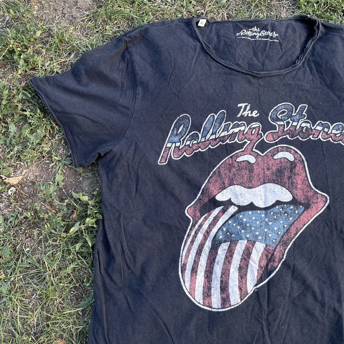 Vintage Vintage Y2K Rolling Stones Sun Faded Graphic Band Tee Punk L Size US L / EU 52-54 / 3 - 4 Thumbnail