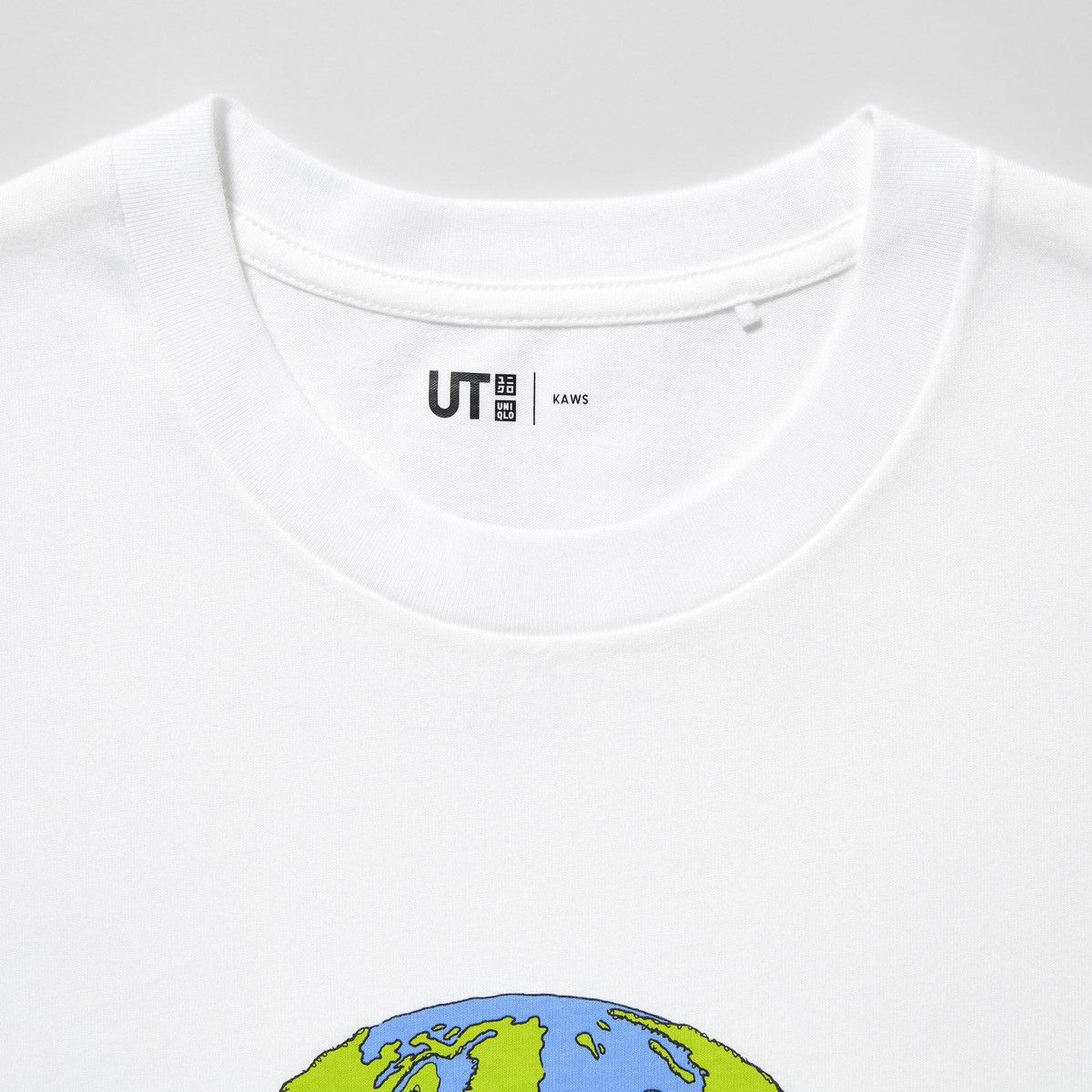 Kaws × Uniqlo Small KAWS White Peace for All The Figure Gone Vinyl Shirt Size US S / EU 44-46 / 1 - 12 Thumbnail