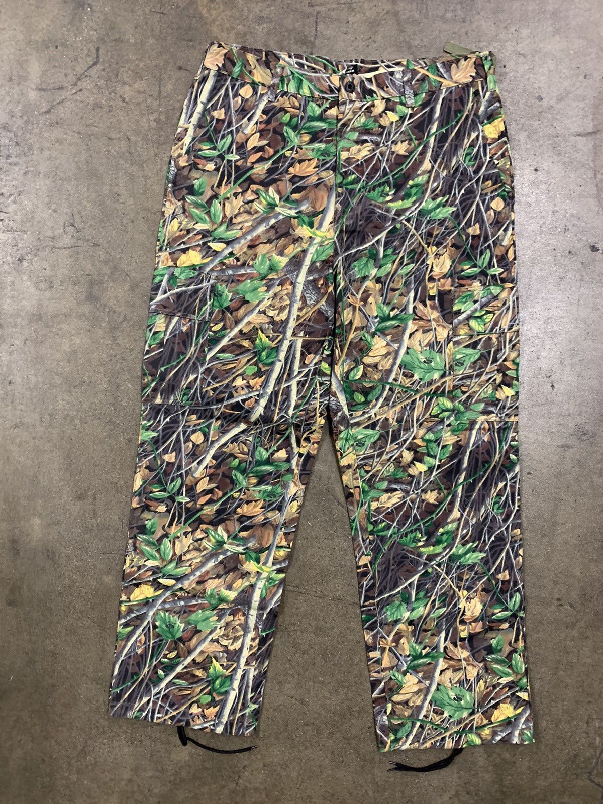 Jean × Vintage Vintage RealTree Spring Bloom Cargo Pants 39x34 Size US 39 - 1 Thumbnail