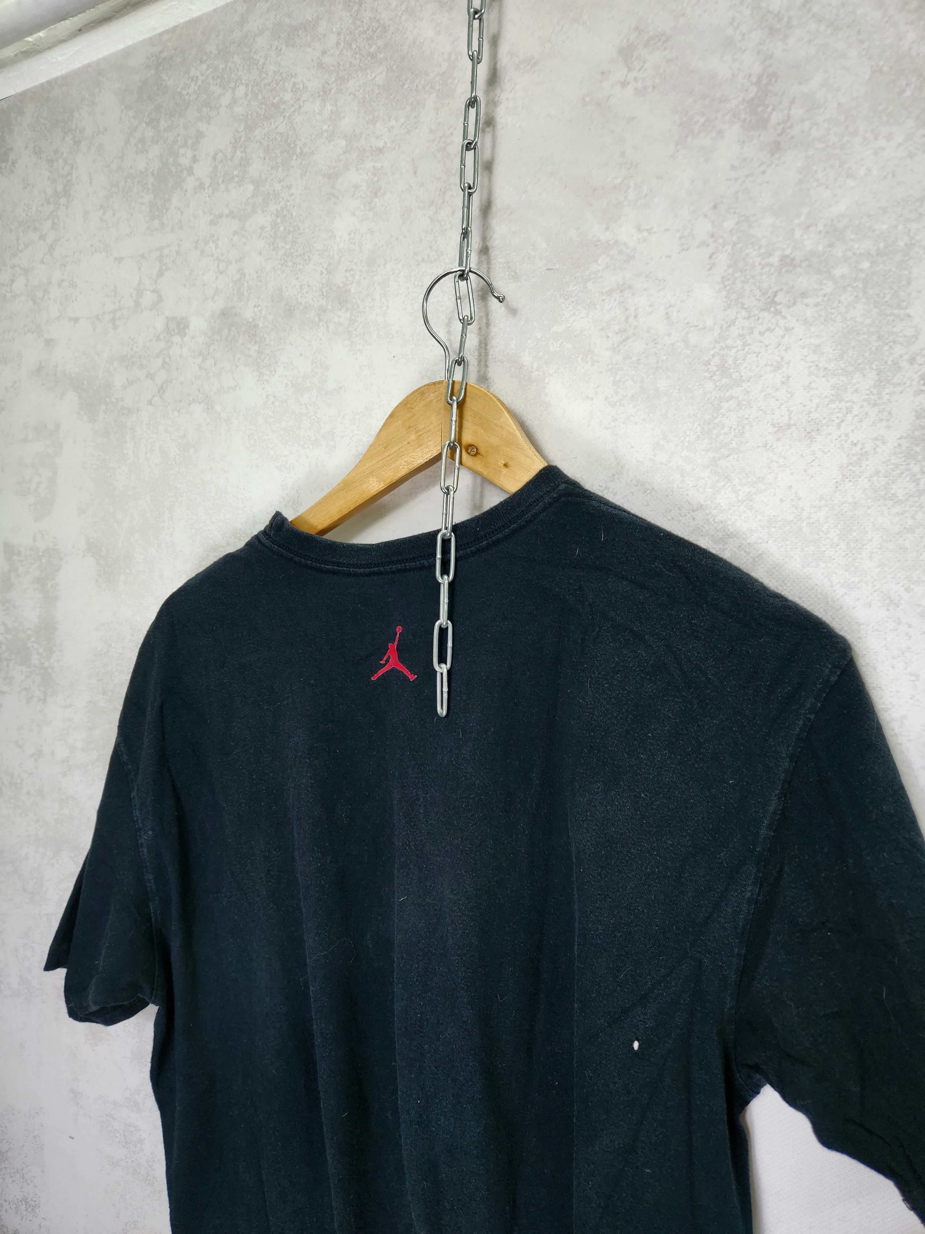 Nike Vintage nike air jordan y2k big logo t shirt Size US XL / EU 56 / 4 - 8 Thumbnail