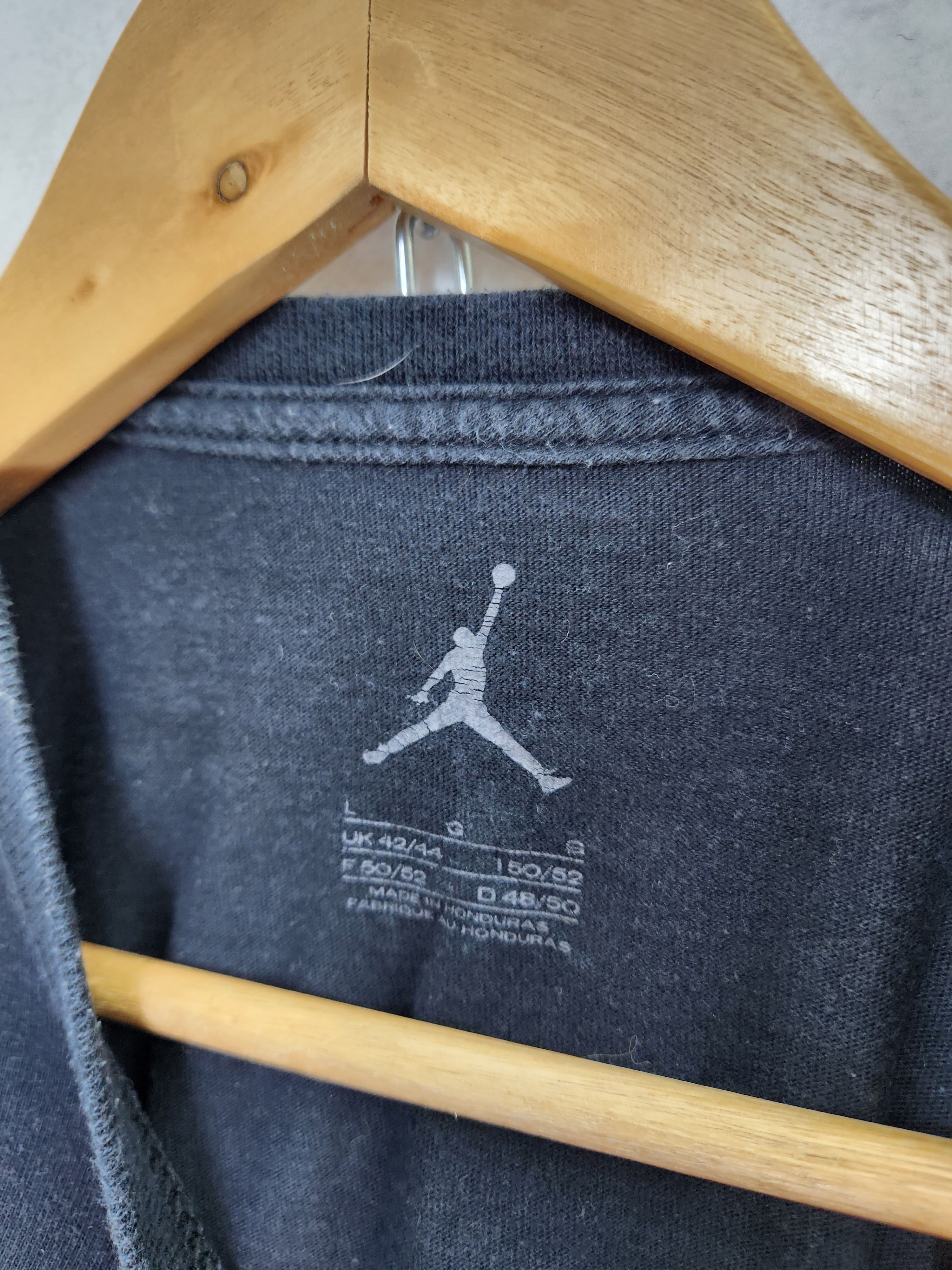 Nike Vintage nike air jordan y2k big logo t shirt Size US XL / EU 56 / 4 - 6 Thumbnail