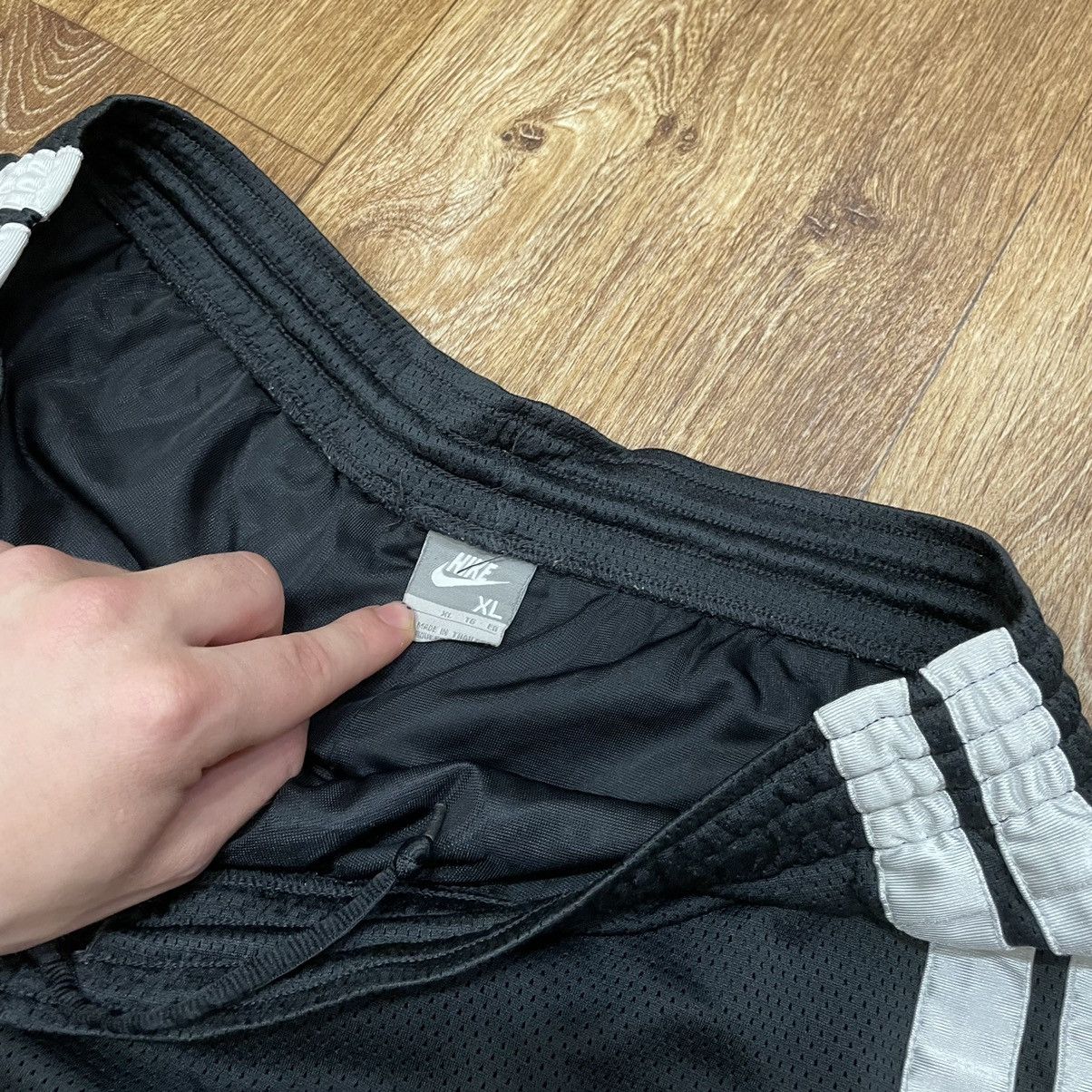Vintage Vintage 90s Nike Baggy Basketball Shorts Streetwear Logo XL Size US 36 / EU 52 - 5 Thumbnail