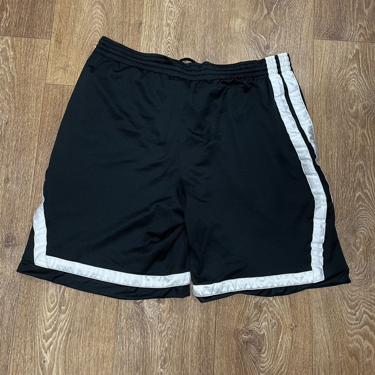Vintage Vintage 90s Nike Baggy Basketball Shorts Streetwear Logo XL Size US 36 / EU 52 - 6 Thumbnail