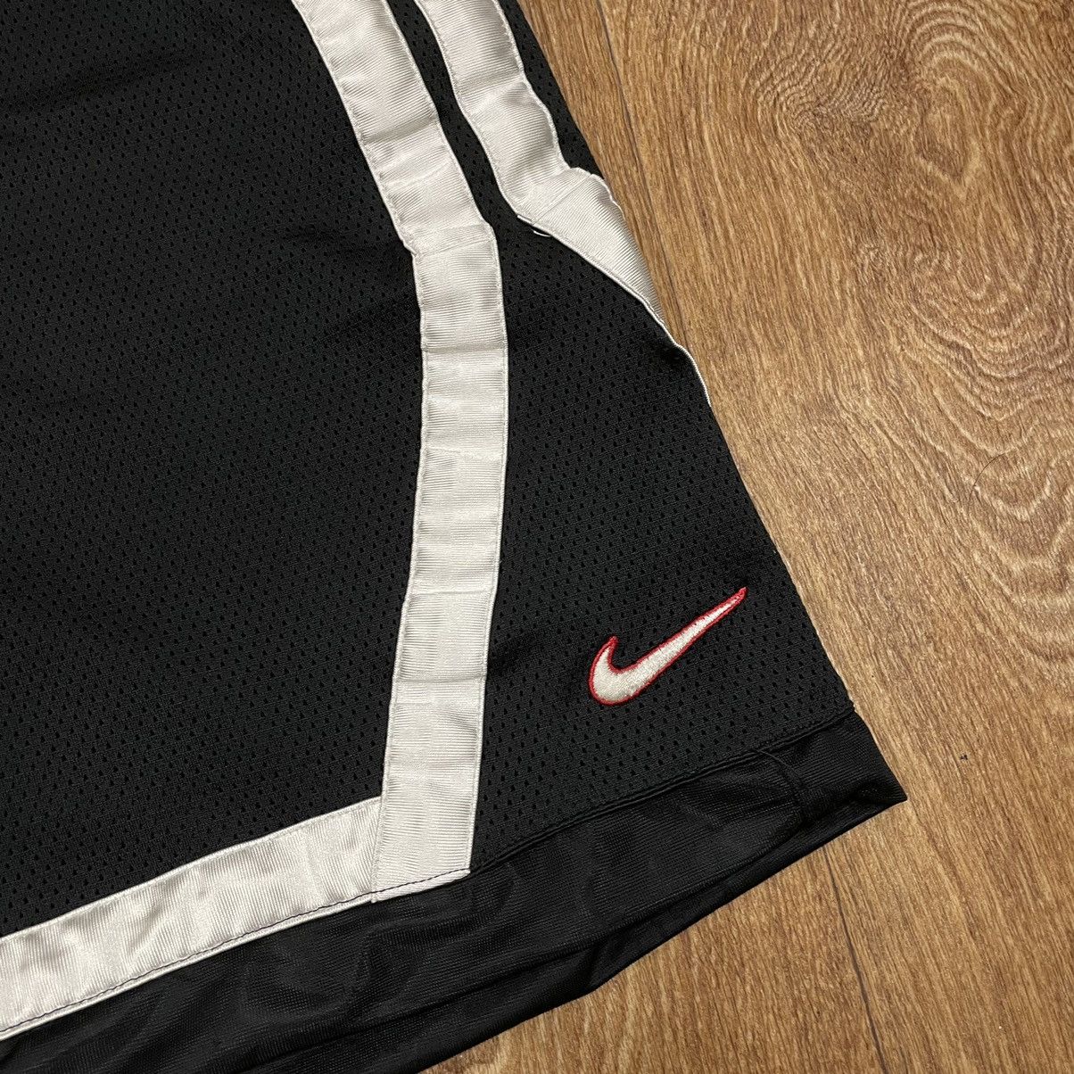 Vintage Vintage 90s Nike Baggy Basketball Shorts Streetwear Logo XL Size US 36 / EU 52 - 4 Thumbnail