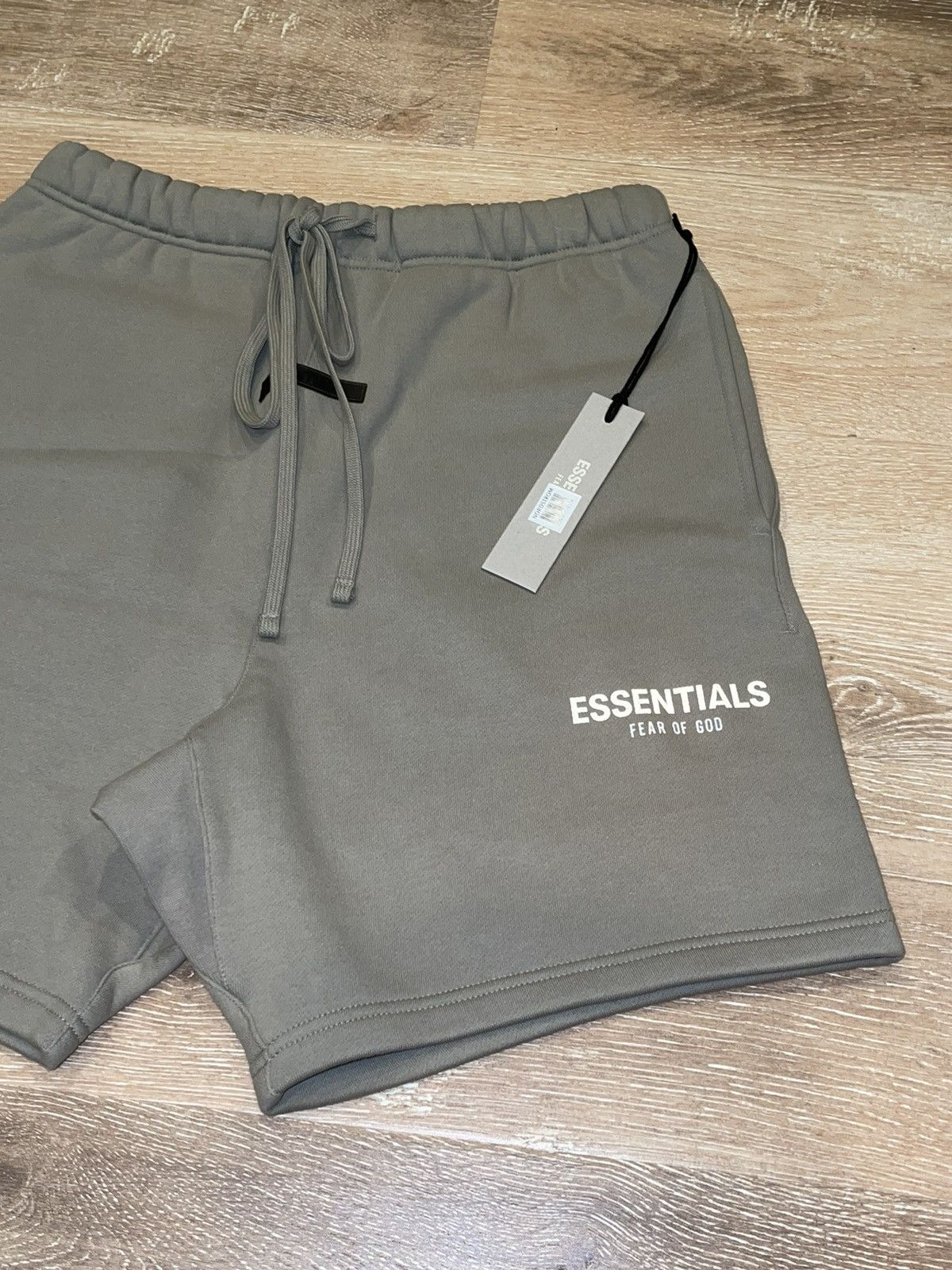 Fear of God Fear of God Essentials Moss Logo Shorts Small Size US 30 / EU 46 - 2 Thumbnail