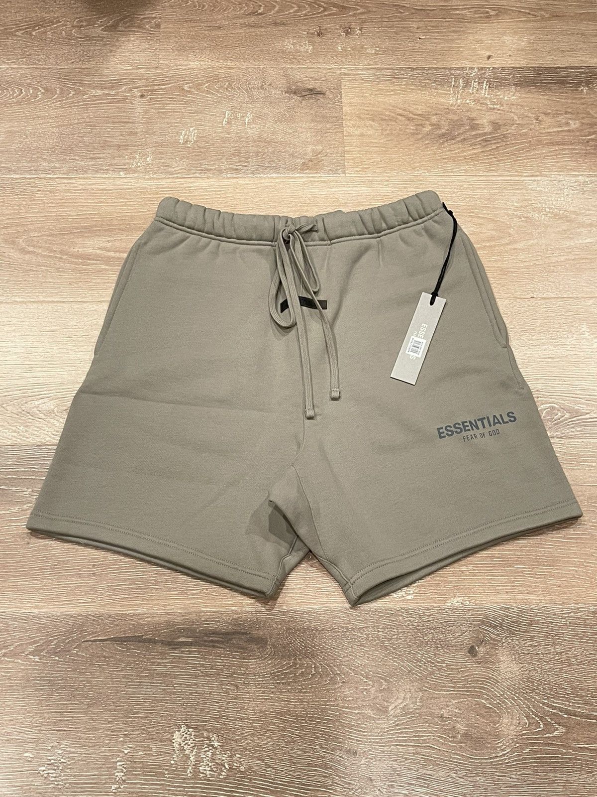 Fear of God Fear of God Essentials Moss Logo Shorts Small Size US 30 / EU 46 - 1 Thumbnail