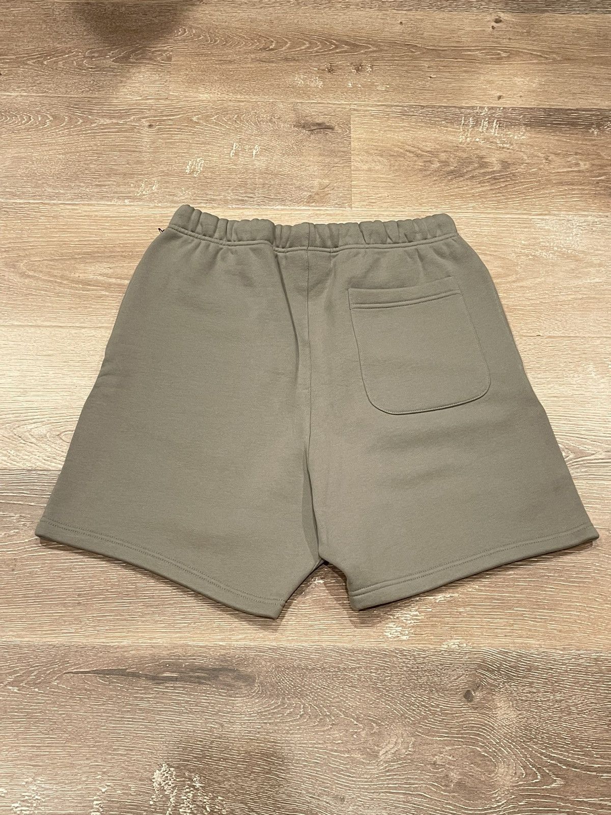 Fear of God Fear of God Essentials Moss Logo Shorts Small Size US 30 / EU 46 - 4 Thumbnail
