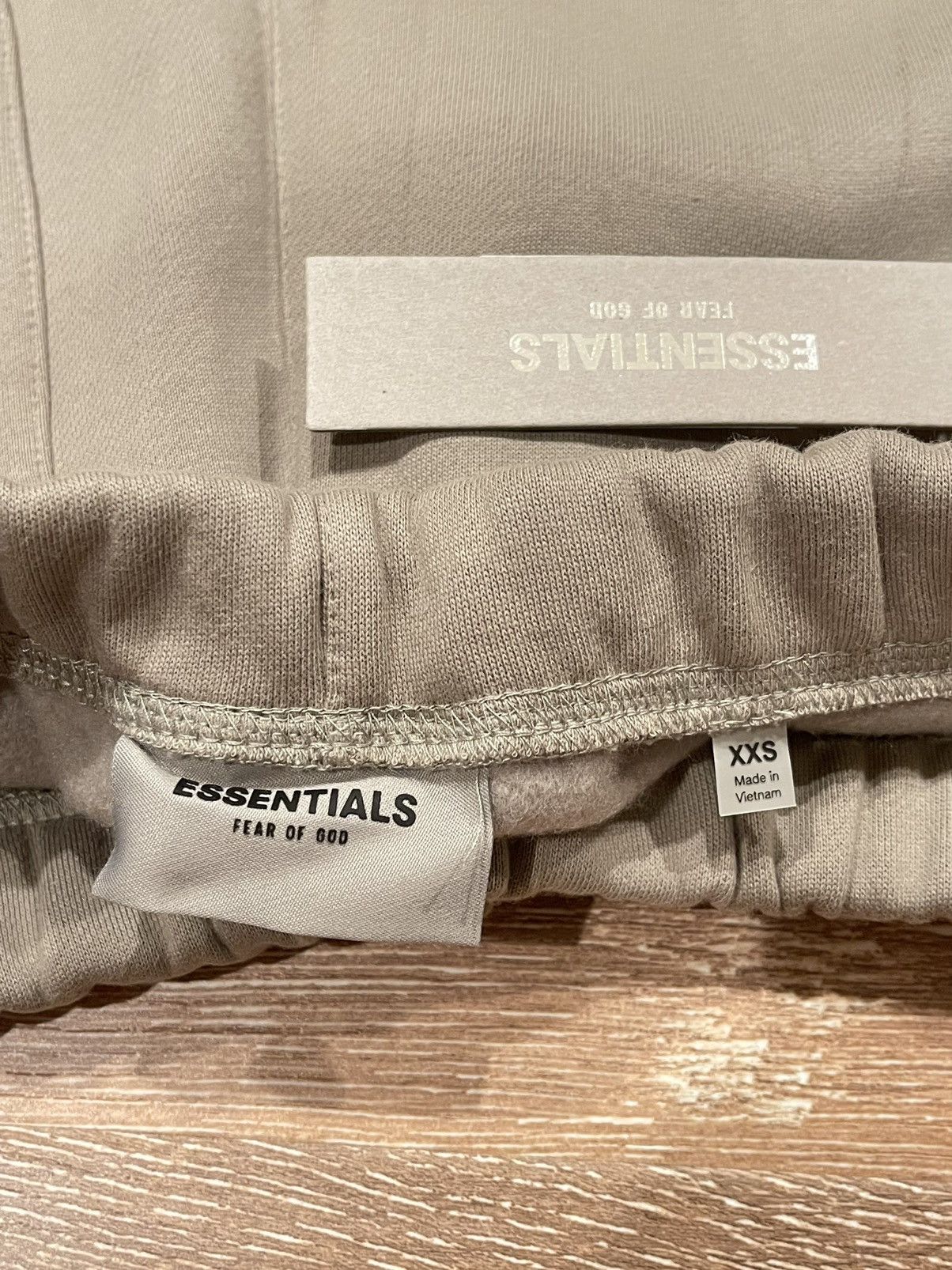 Fear of God Fear of God Essentials Moss Logo Shorts XXS Size US 26 / EU 42 - 5 Thumbnail