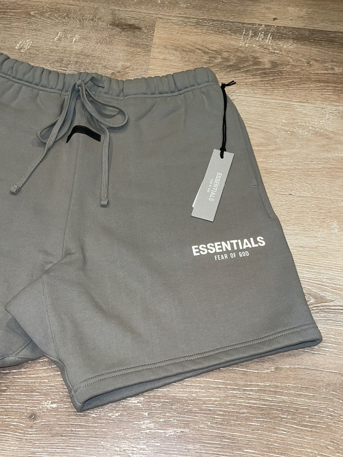 Fear of God Fear of God Essentials Moss Logo Shorts Medium Size US 32 / EU 48 - 2 Thumbnail