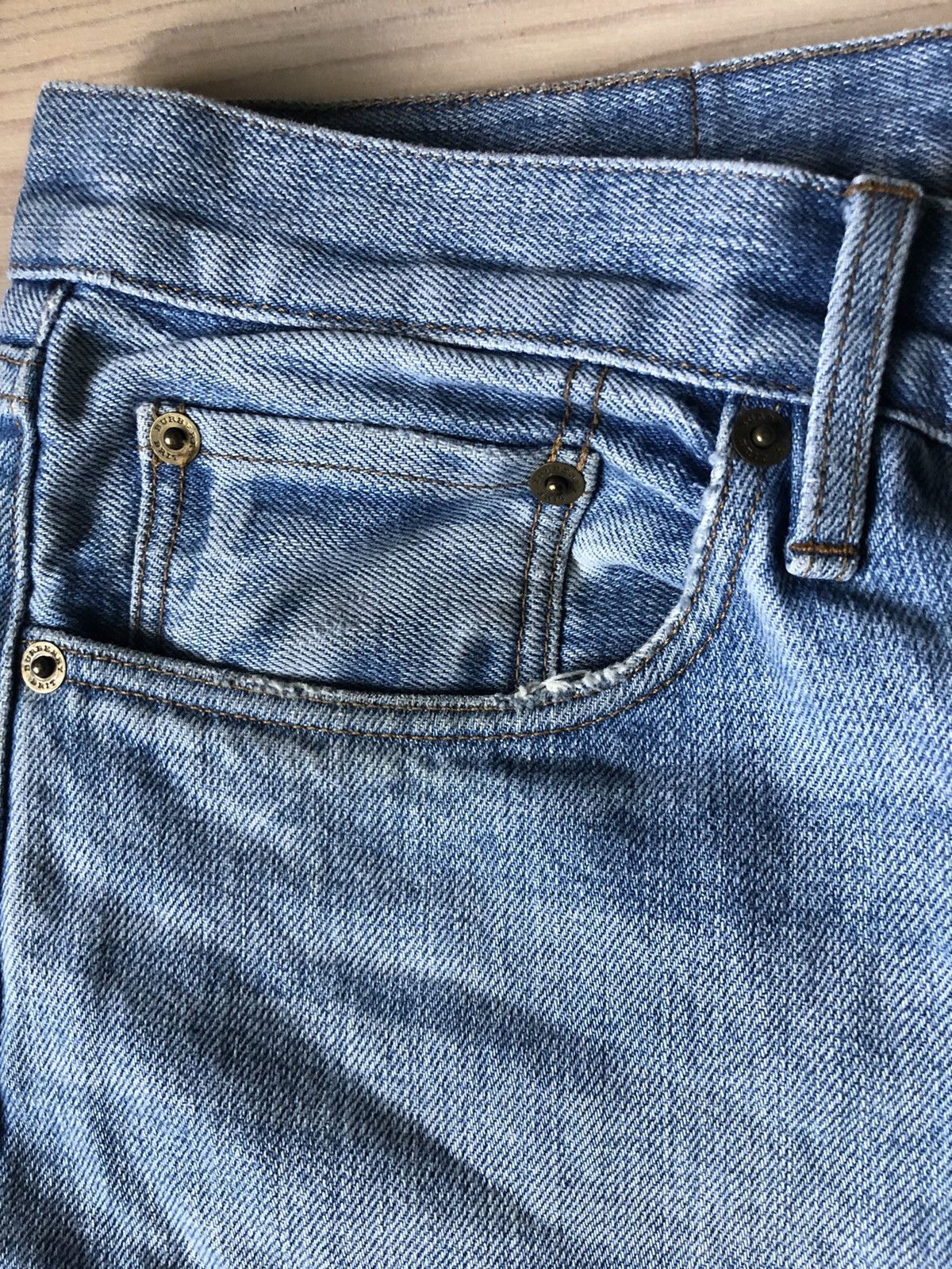 Burberry Burberry Brit distressed blue washed slim jeans Size US 34 / EU 50 - 13 Thumbnail