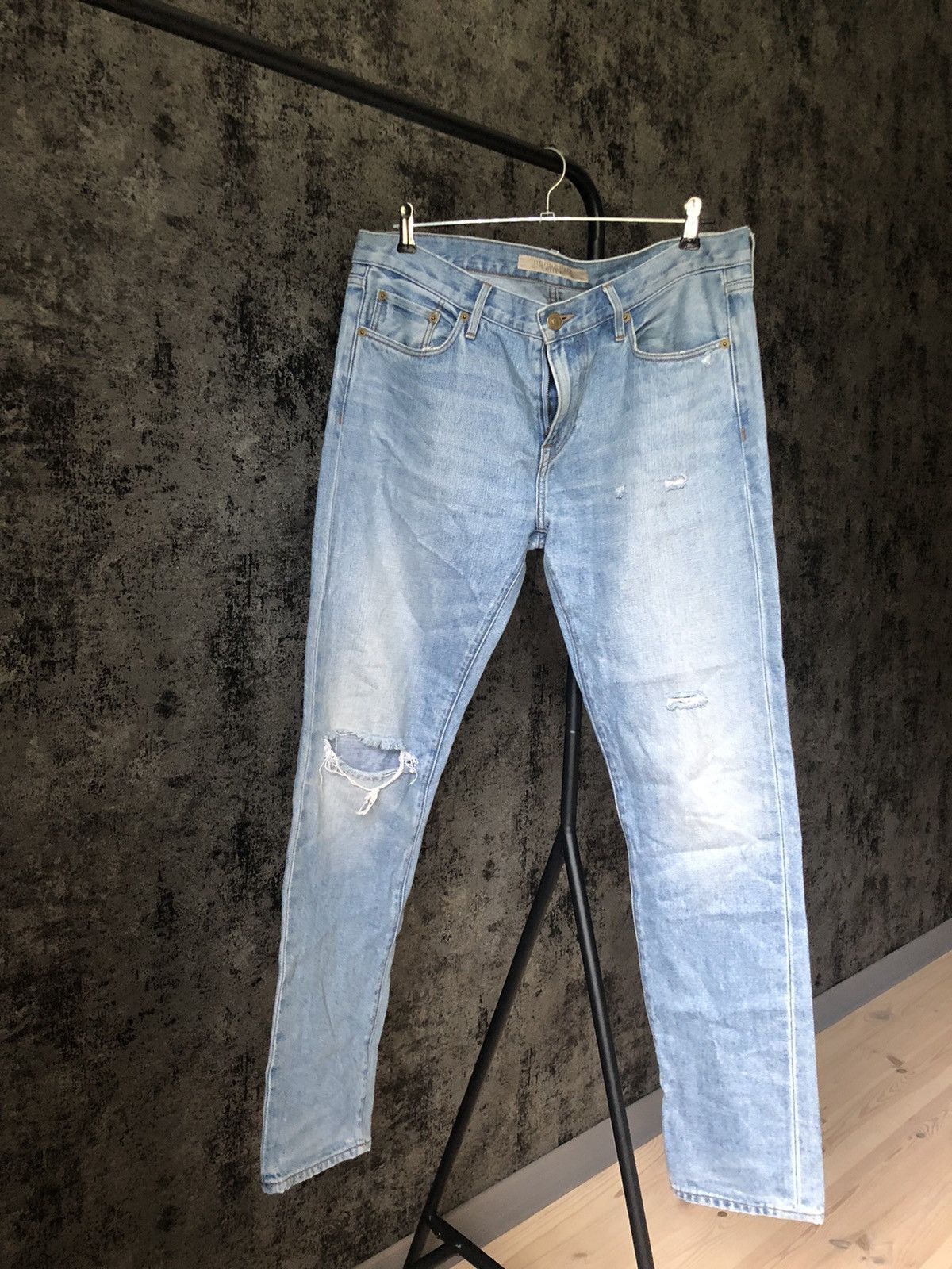 Burberry Burberry Brit distressed blue washed slim jeans Size US 34 / EU 50 - 1 Thumbnail