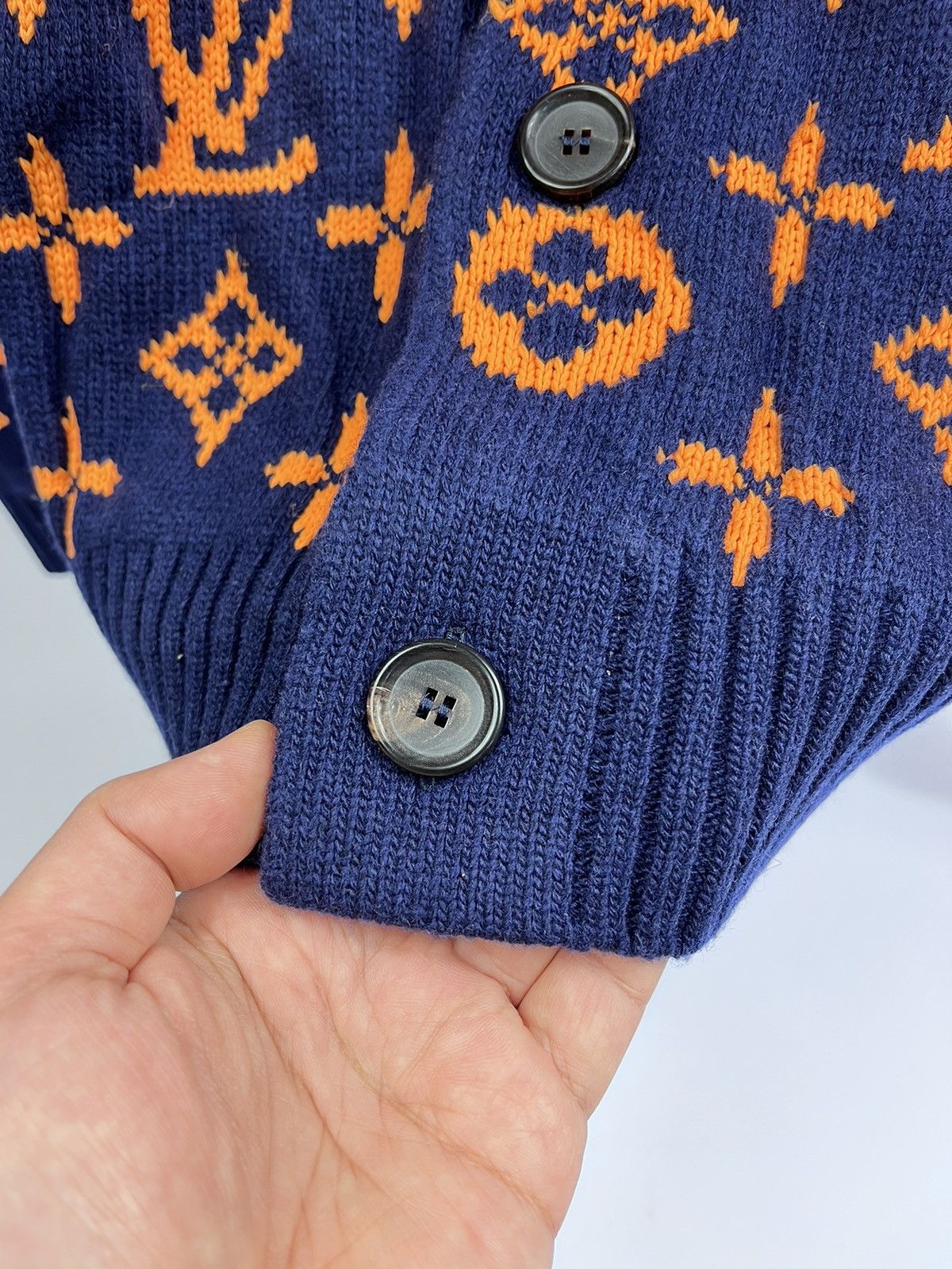 Louis Vuitton LOUIS VUITTON 1AAU8V SIGNATURE MONOGRAM CARDIGAN Size US XL / EU 56 / 4 - 8 Thumbnail