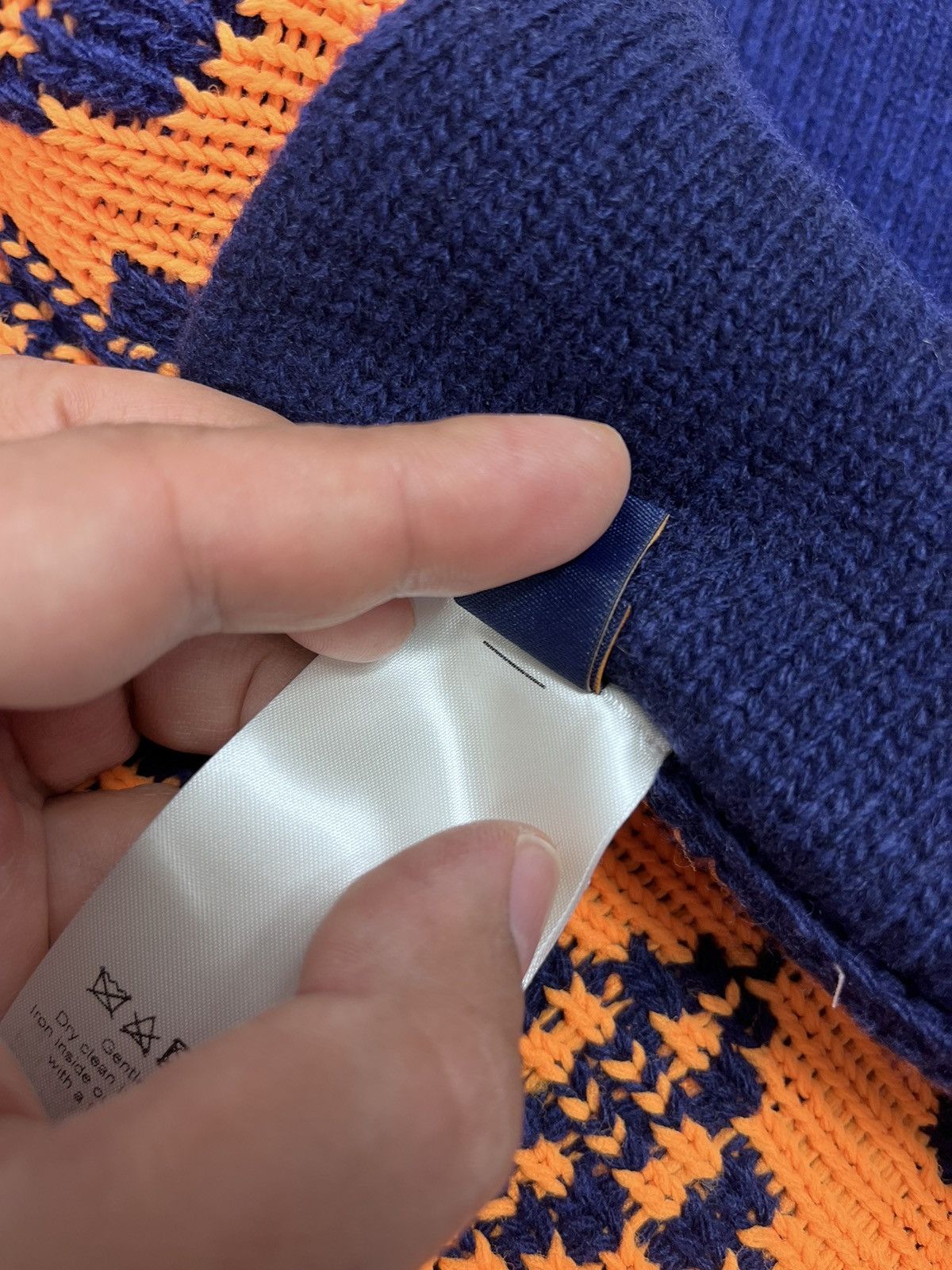 Louis Vuitton LOUIS VUITTON 1AAU8V SIGNATURE MONOGRAM CARDIGAN Size US XL / EU 56 / 4 - 11 Thumbnail