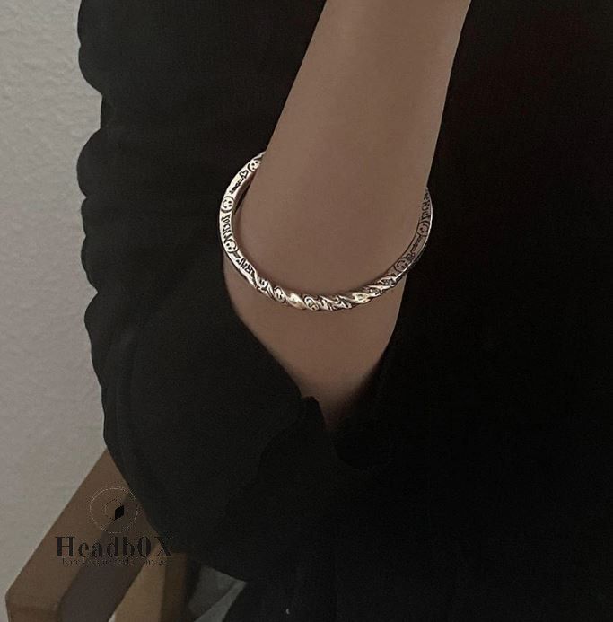 Jewelry Irregular Square Smiley Twisted Bracelet Size ONE SIZE - 2 Thumbnail