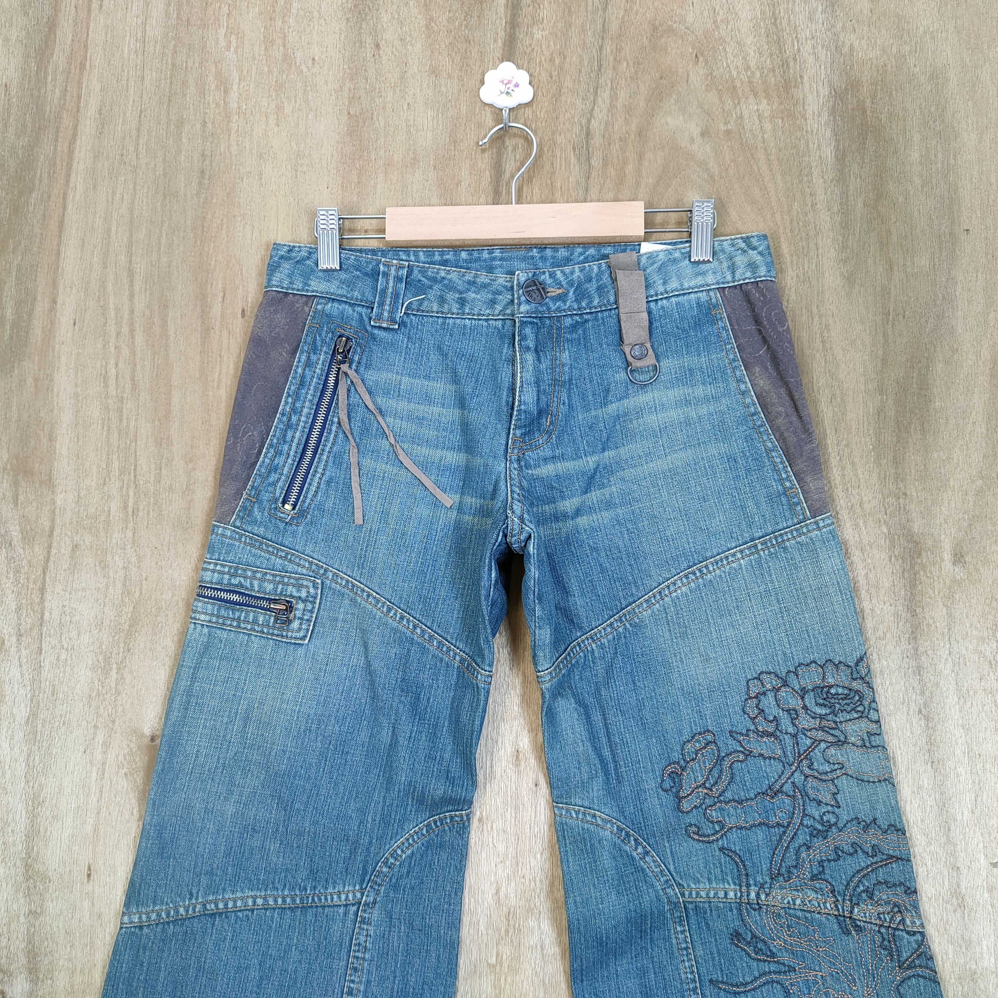 Japanese Brand VINTAGE TKS DENIM FLOWER JEANS FLARE CARGO PANTS Size US 29 - 3 Thumbnail