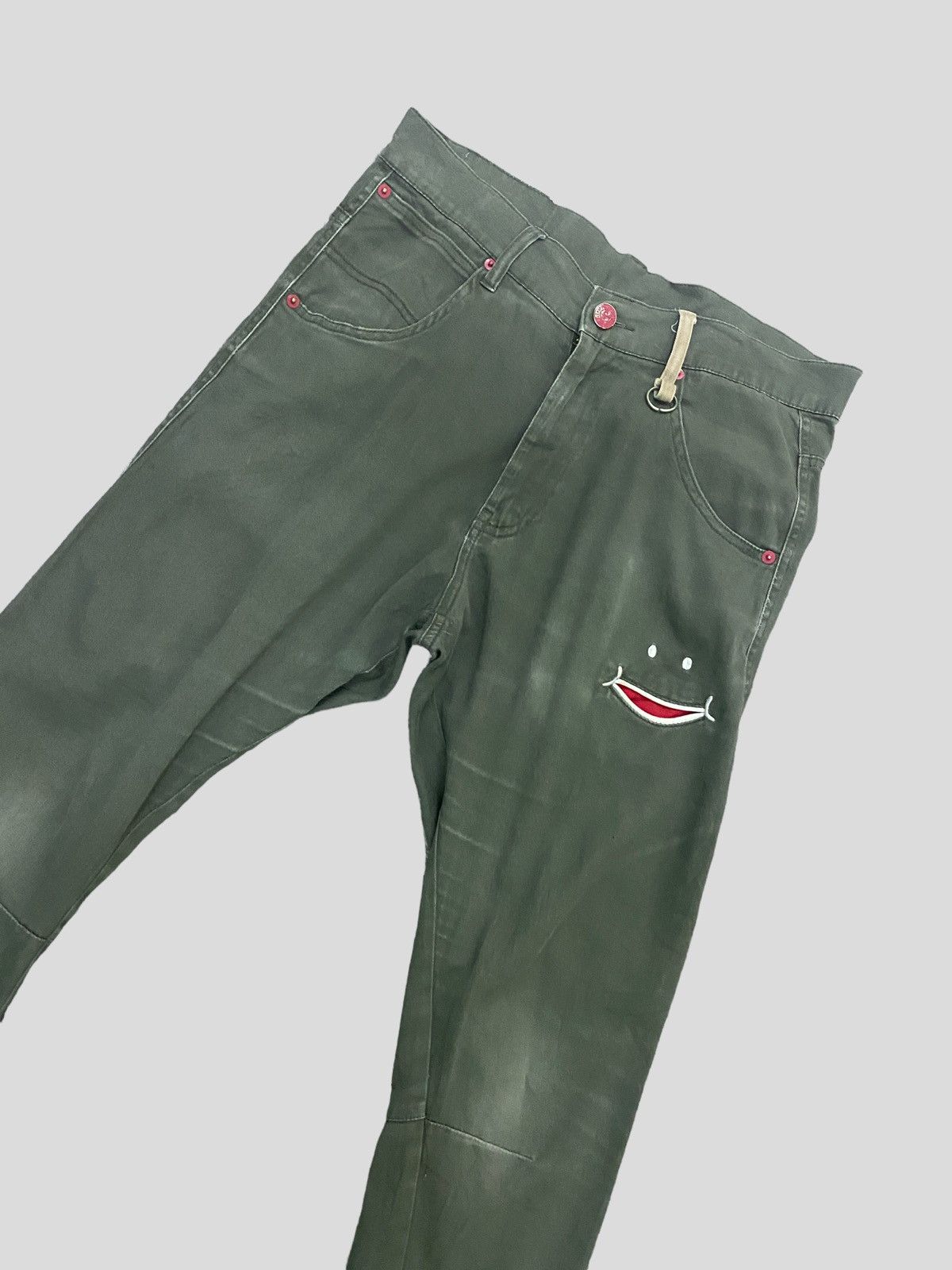 Japanese Brand FAMOUS UP SMILE 😛 SMILEY EMBROIDERED GREEN FADED PANT Size US 29 - 5 Thumbnail