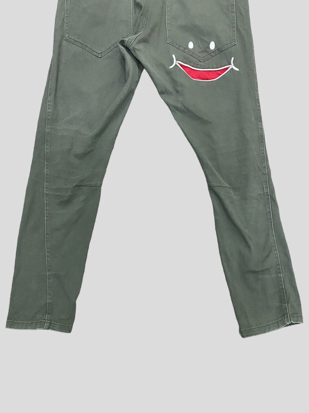 Japanese Brand FAMOUS UP SMILE 😛 SMILEY EMBROIDERED GREEN FADED PANT Size US 29 - 10 Thumbnail