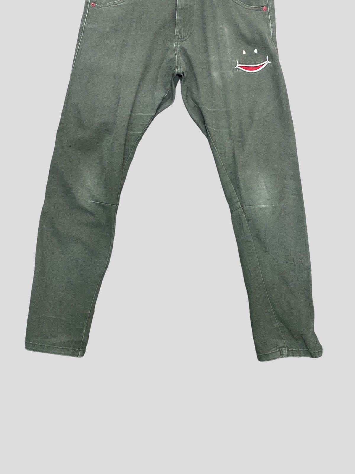 Japanese Brand FAMOUS UP SMILE 😛 SMILEY EMBROIDERED GREEN FADED PANT Size US 29 - 4 Thumbnail