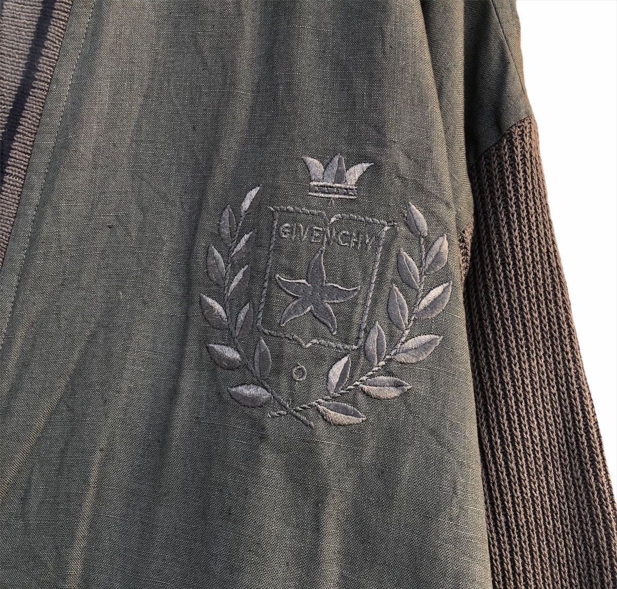 Givenchy Vintage 90s Givenchy small logo cardigan made in italy Size US L / EU 52-54 / 3 - 3 Thumbnail
