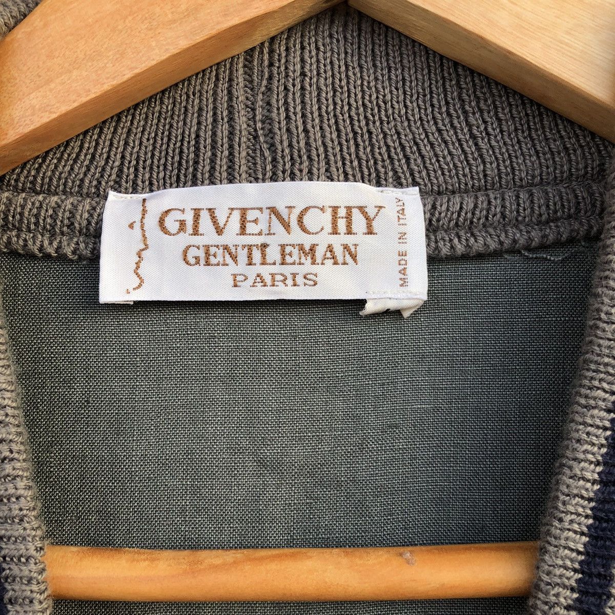Givenchy Vintage 90s Givenchy small logo cardigan made in italy Size US L / EU 52-54 / 3 - 7 Thumbnail