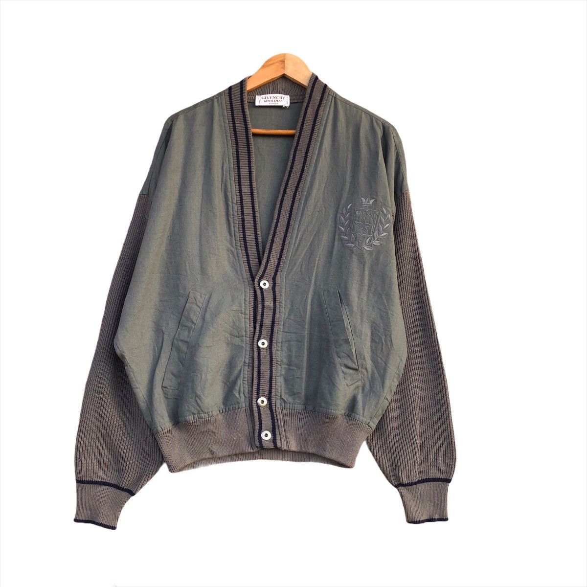 Givenchy Vintage 90s Givenchy small logo cardigan made in italy Size US L / EU 52-54 / 3 - 1 Thumbnail
