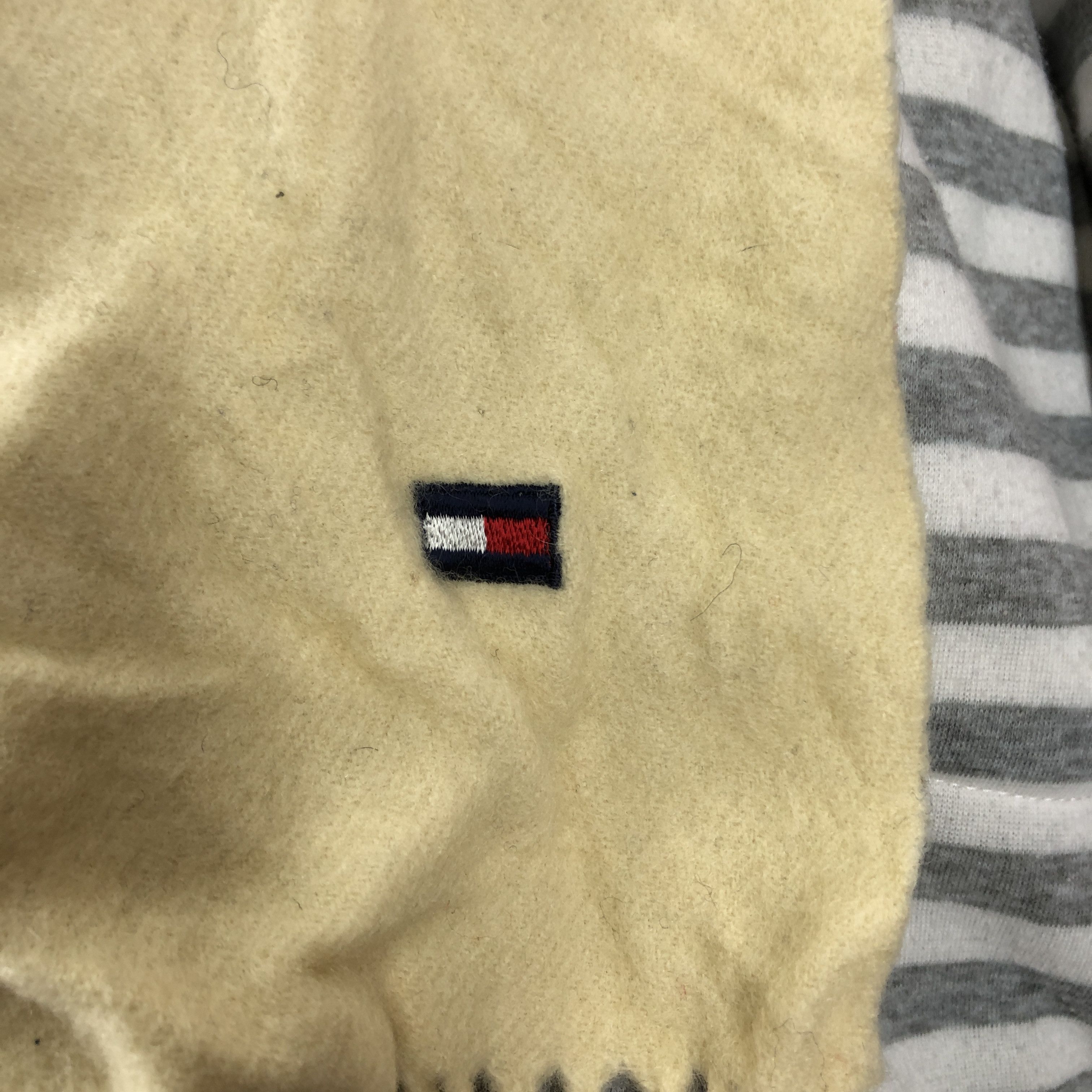 Tommy Hilfiger TOMMY HILFIGER Beige Muffler Scarf #0854/AG Size ONE SIZE - 3 Thumbnail